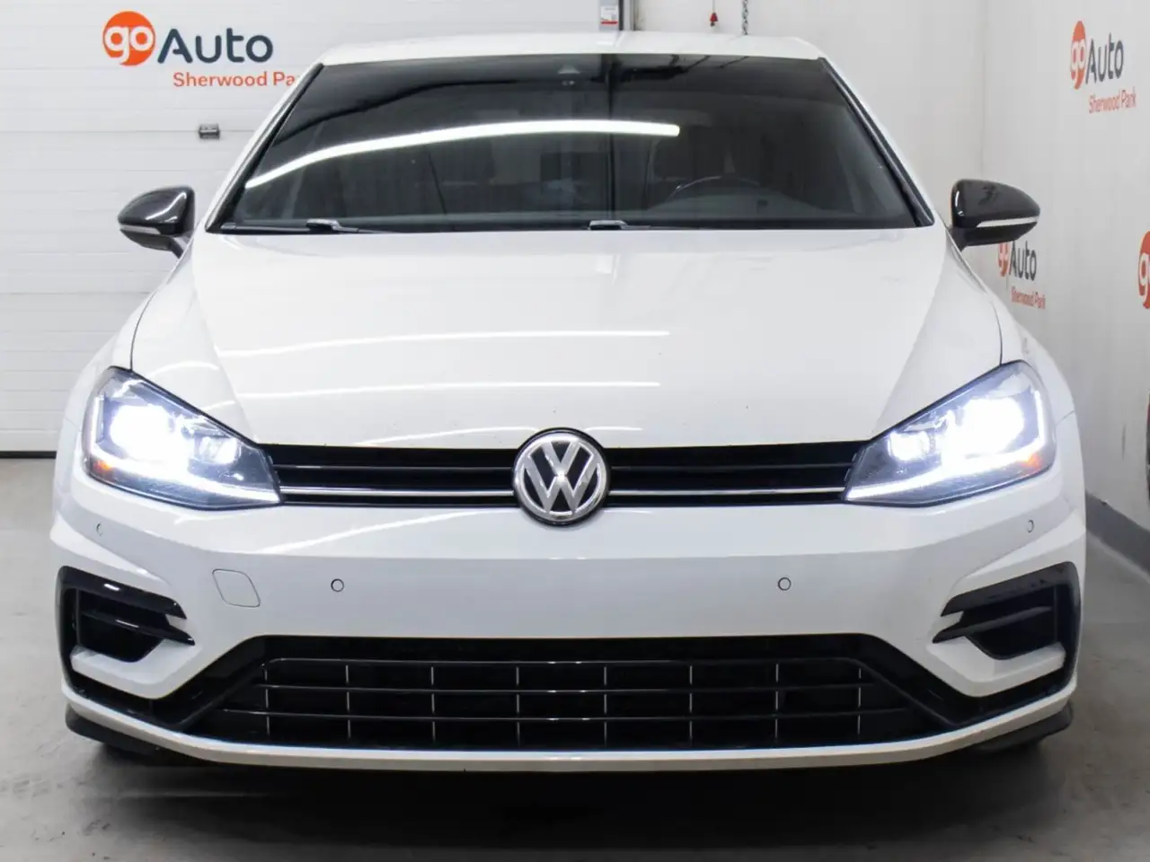 Volkswagen Golf R снимка Volkswagen Golf R