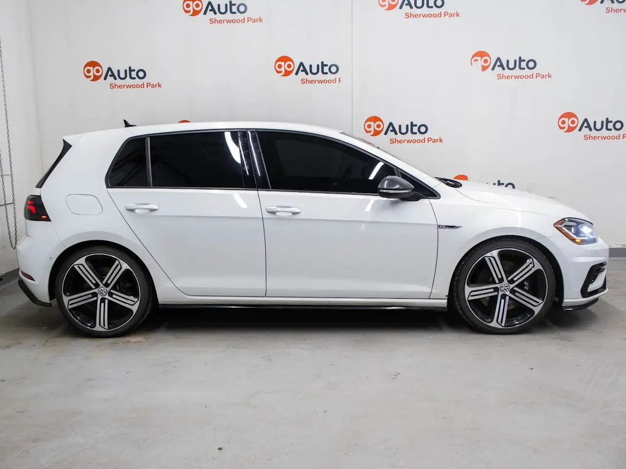 Volkswagen Golf R снимка Volkswagen Golf R