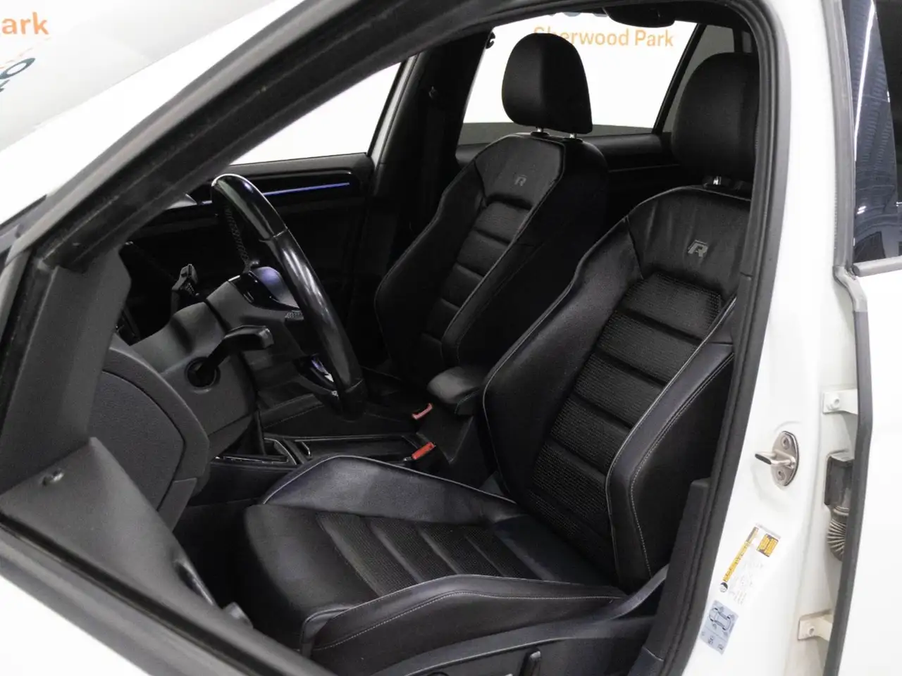 Volkswagen Golf R снимка Volkswagen Golf R