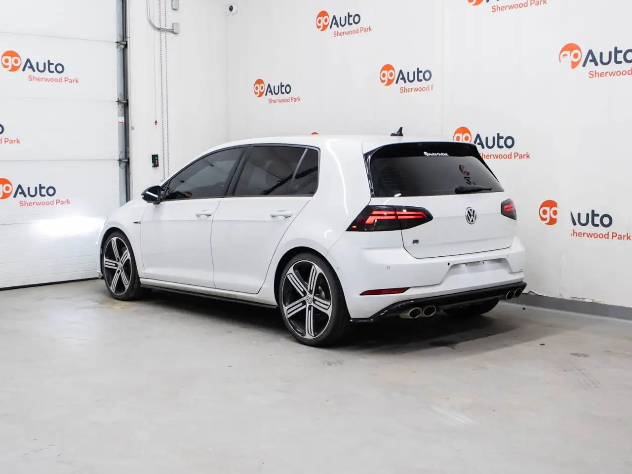 Volkswagen Golf R снимка Volkswagen Golf R