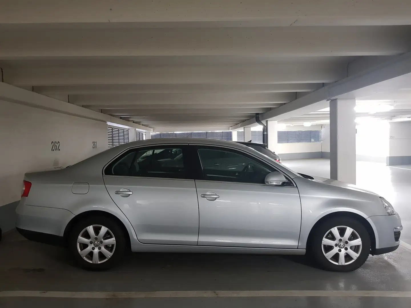 Volkswagen Jetta Jetta 2.0 FSI AutomatikComfortline Grau - 2