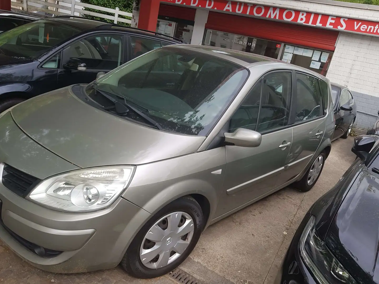 Renault Megane Scenic Grijs - 2