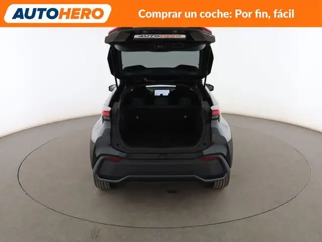 Toyota C-HR view 17