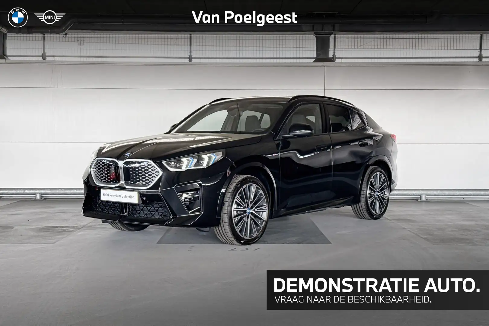 BMW iX2 eDrive20 Noir - 1