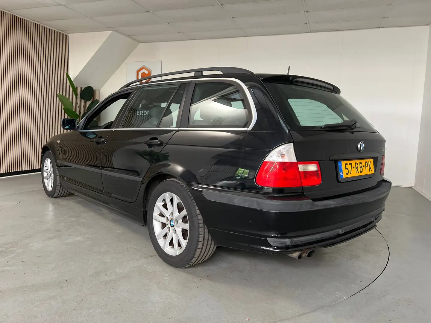 BMW 320 3-serie Touring 320i Lifestyle Edition LMV, Airco Nero - 2
