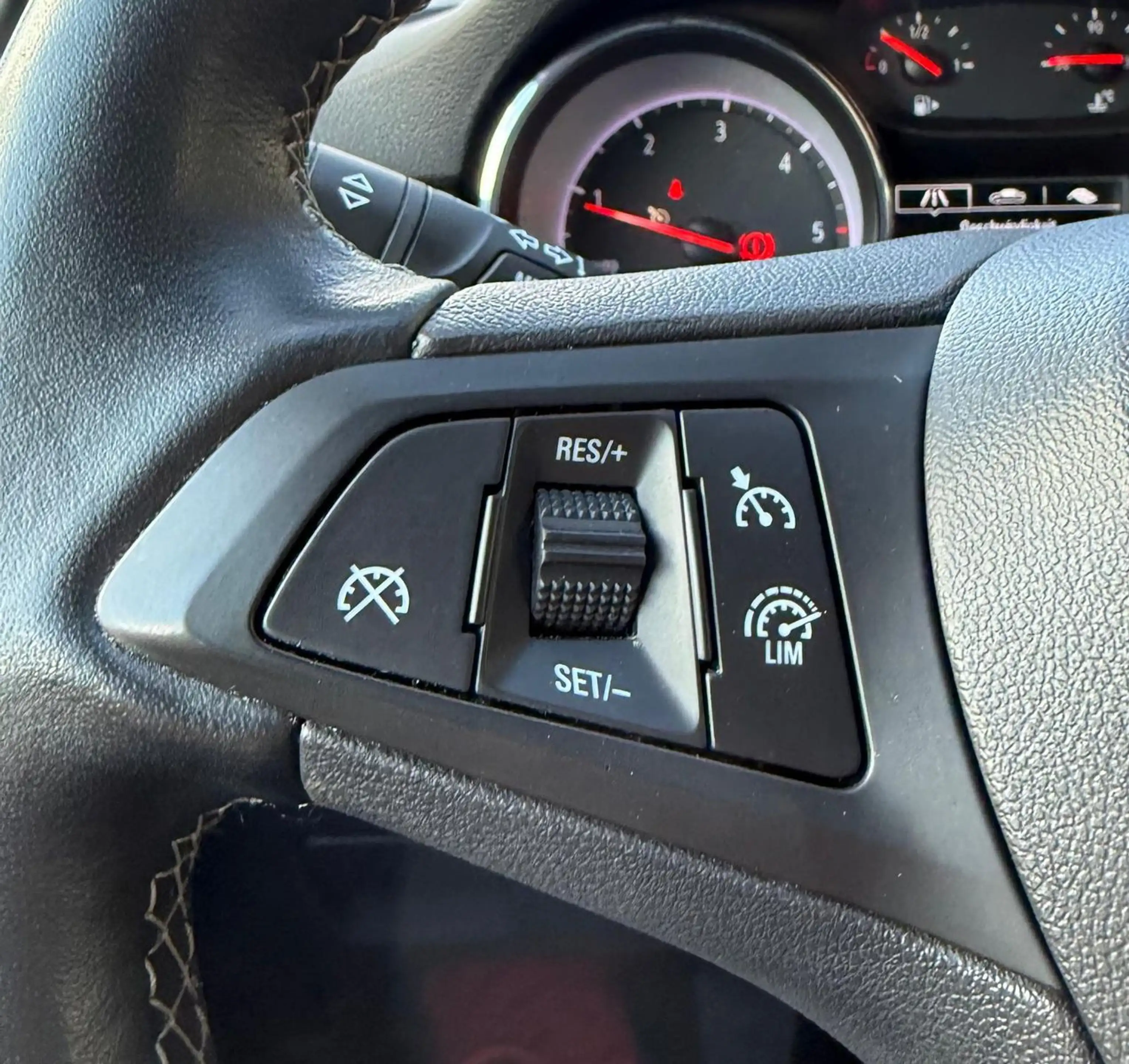 Opel Astra K Sports 120 Jahre PDC Klima Carplay Andro — photo 11