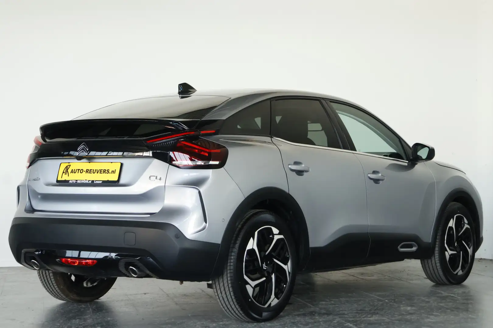 Citroen C4 1.2 Puretech Shine Navigatie / Leder / HUD / LED / Gris - 2