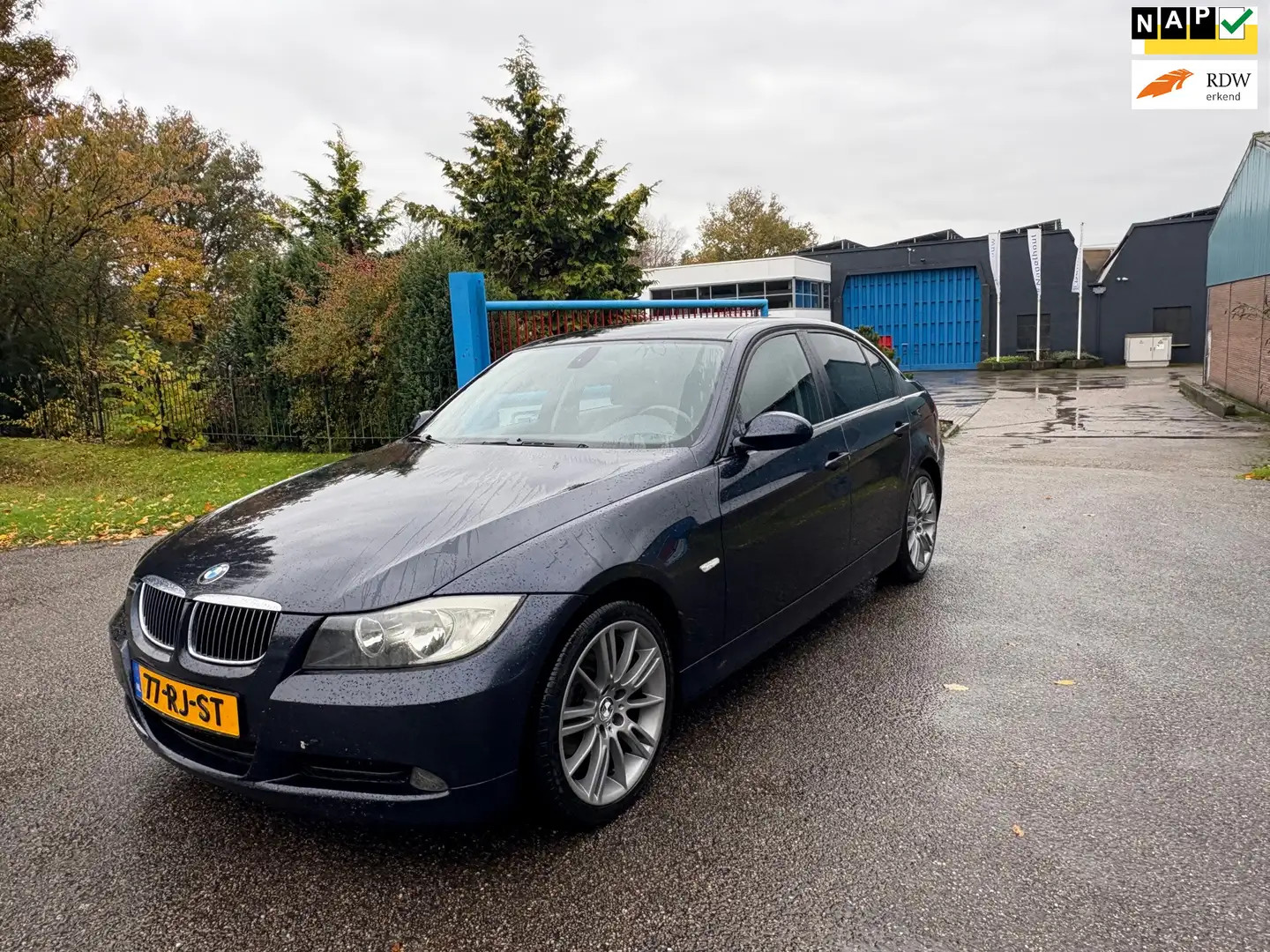 BMW 320 3-serie 320i Dynamic Executive Airco Blauw - 1