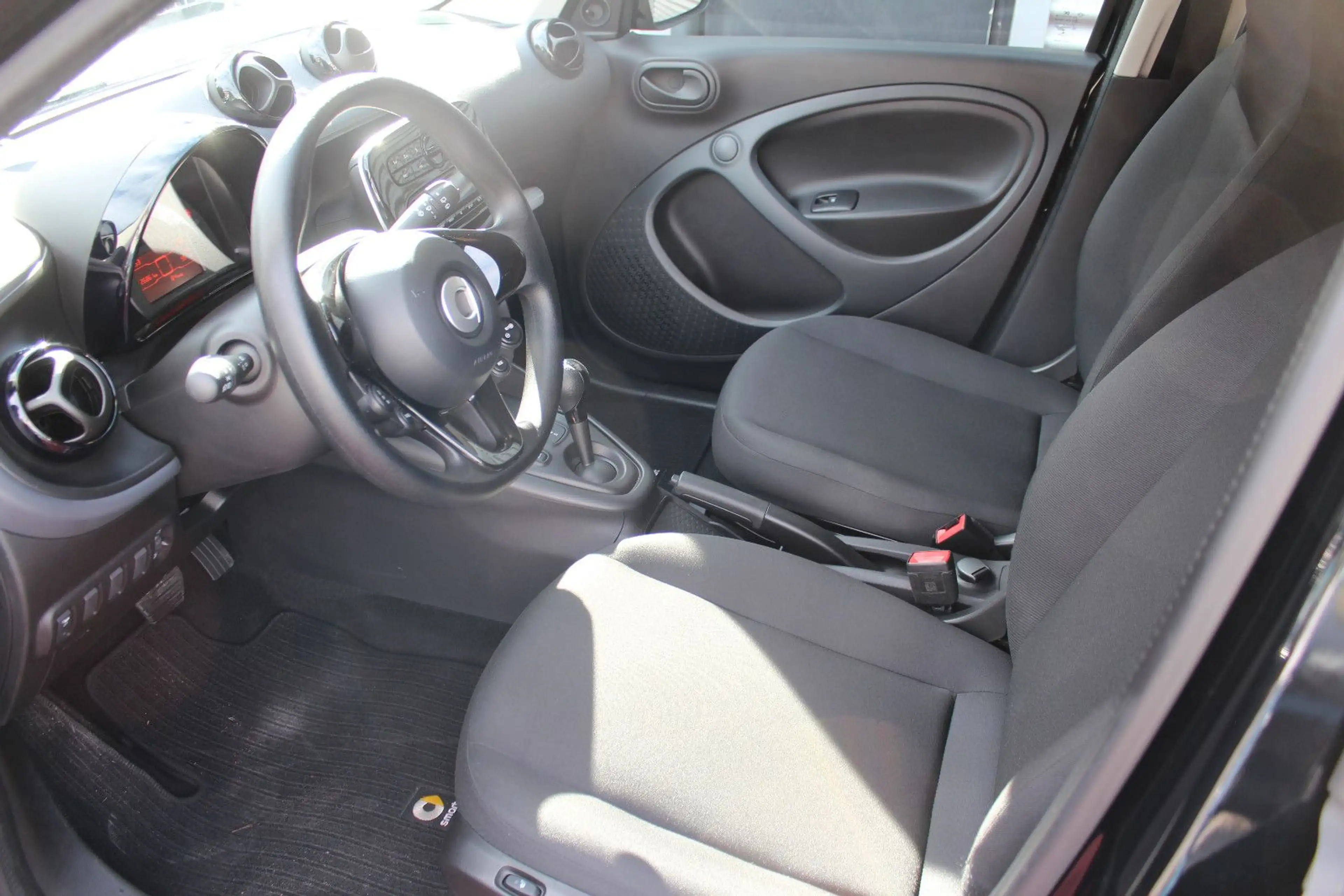smart forFour electric drive EQ AUTOMATIK KLIMA 91,6% — photo 9