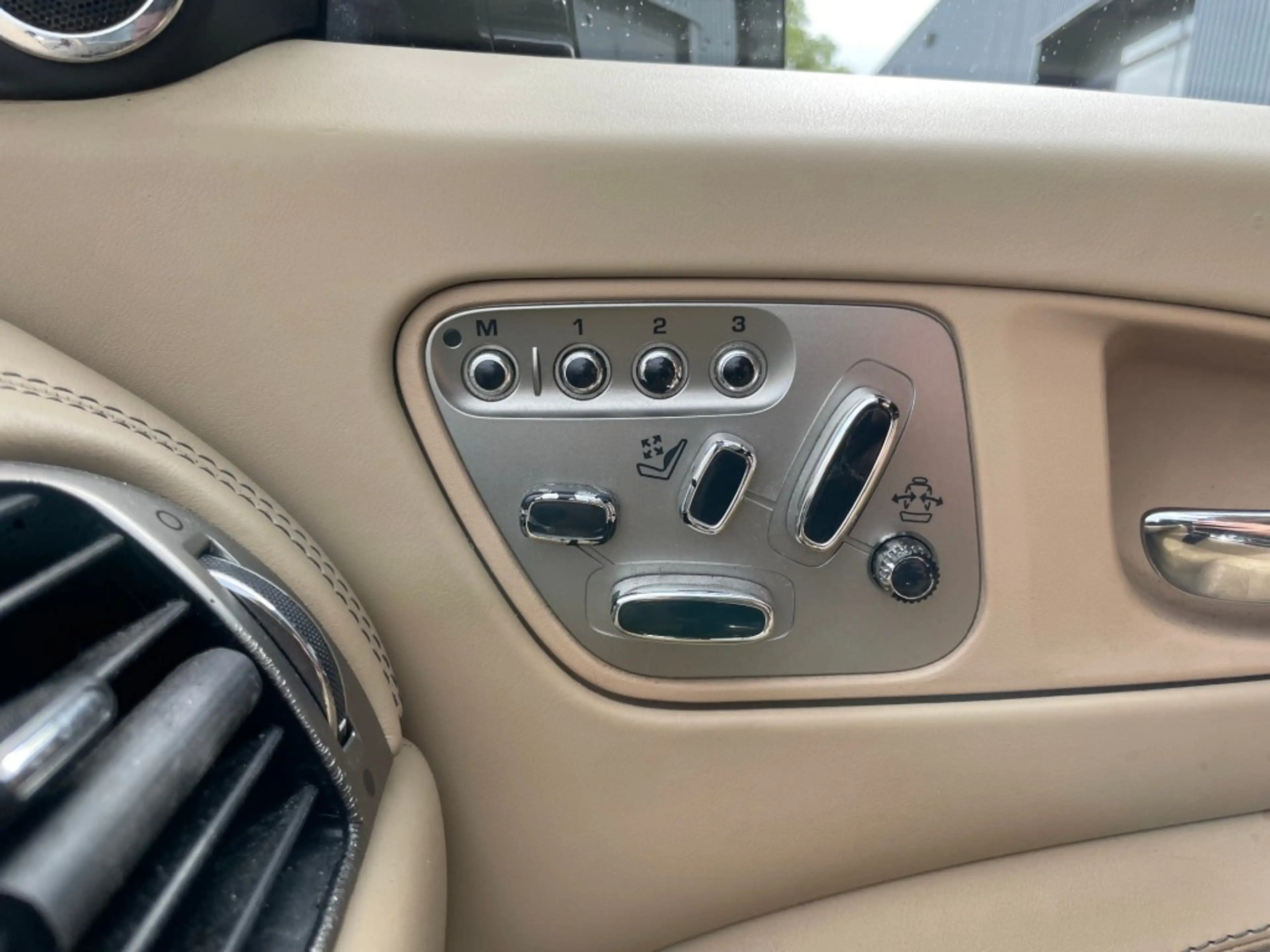 Jaguar XK V8 Convertible Portfolio 5.0 — photo 15