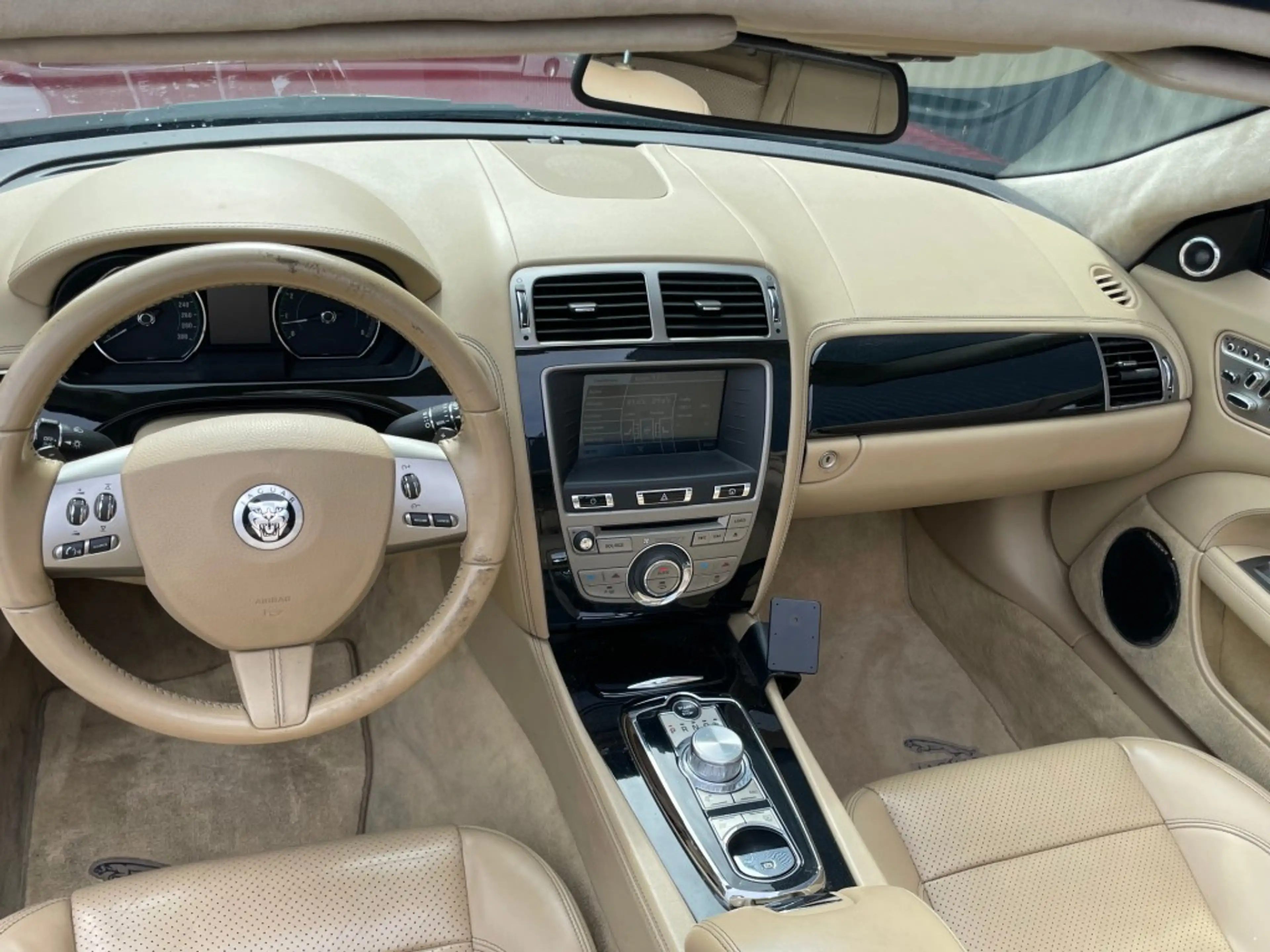 Jaguar XK V8 Convertible Portfolio 5.0 — photo 14