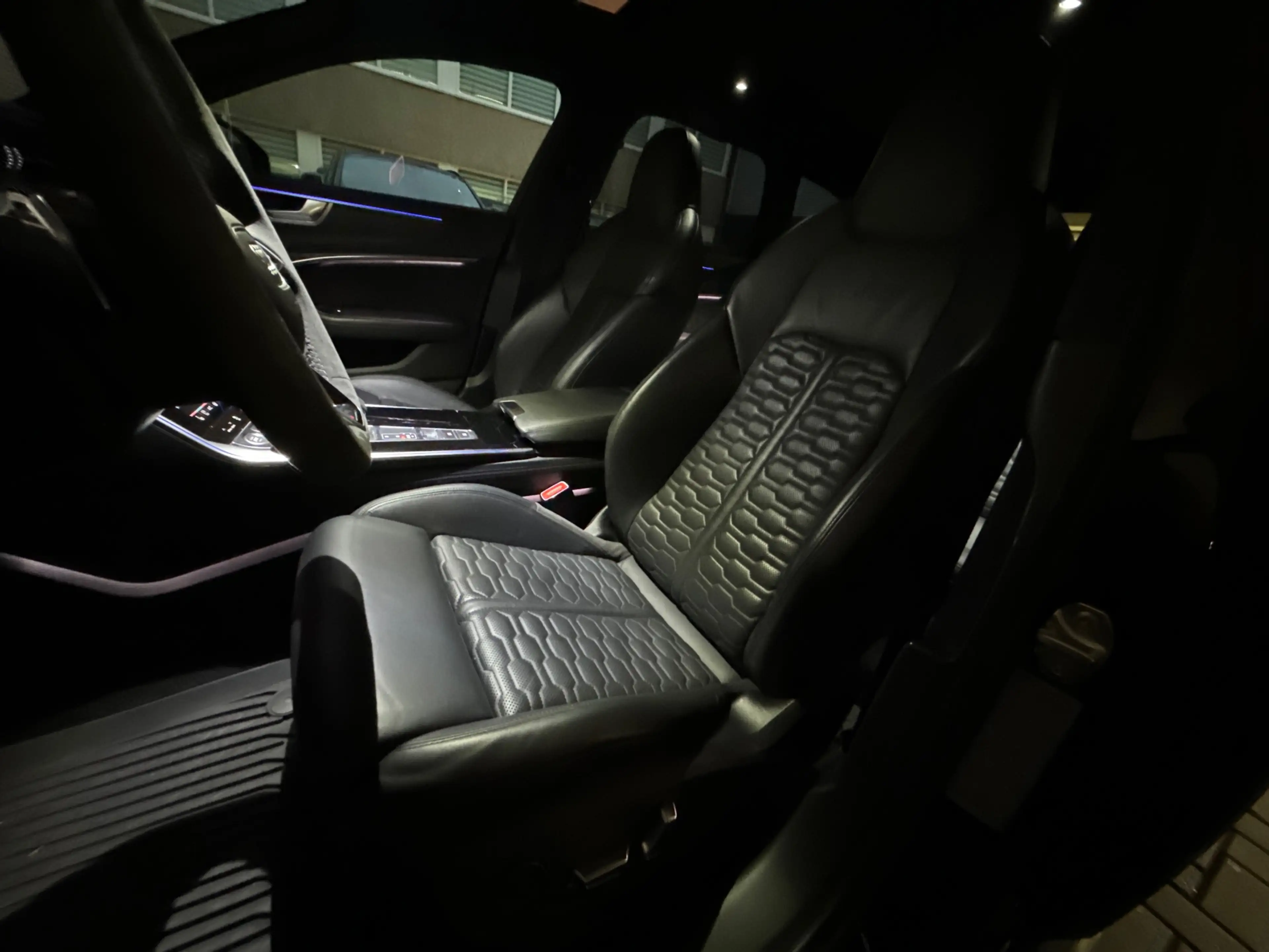 Audi RS6 Avant RS6 TFSI quattro — photo 12
