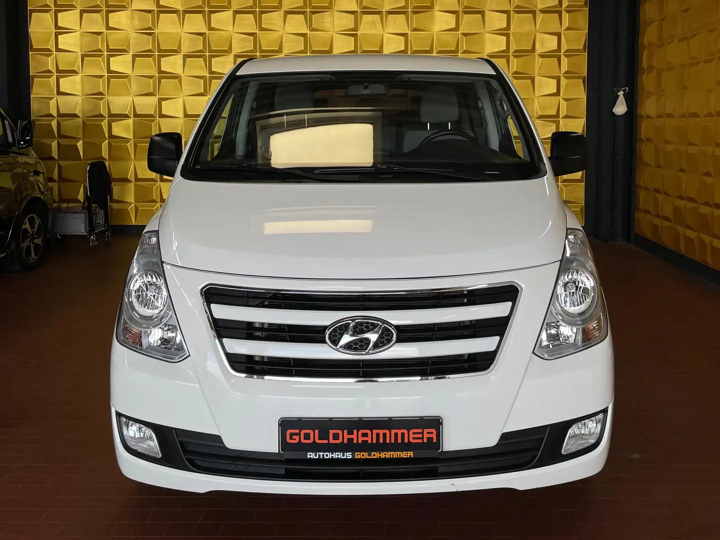 Hyundai H-1 2.5 CRDi Travel 19%MWST/KAMERA/TEMP/AHK/NAV Weiß - 1