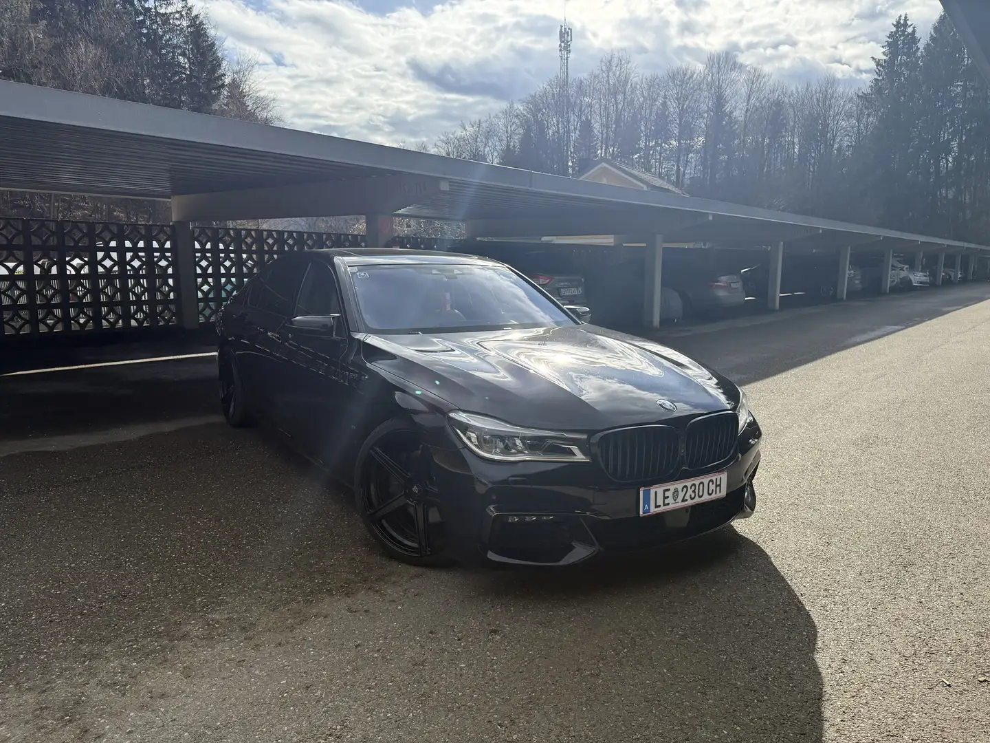BMW 740 BMW 740Le M-Paket Schwarz - 2