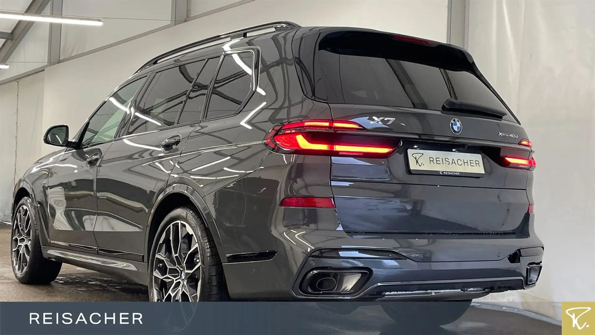 BMW X7 xDrive40d Sportpaket Autom. Parksystem DAB Šedá - 2