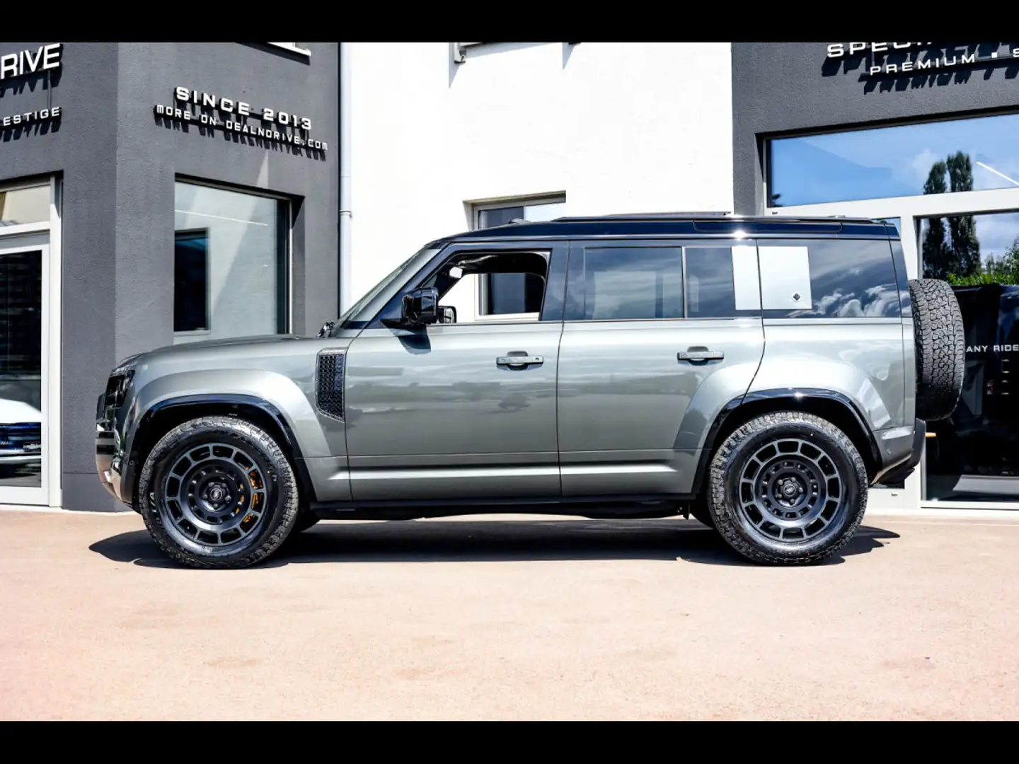 Land Rover Defender 110 V8 P635 OCTA AWD EDITION ONE°MY25°FAROE GREEN Vert - 2