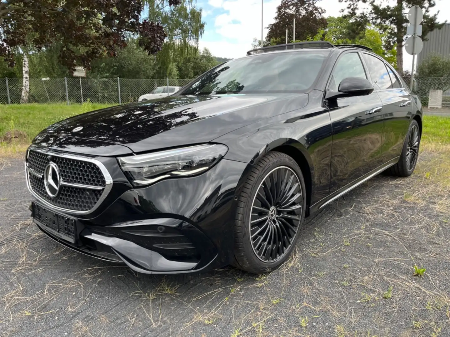 Mercedes-Benz E 200 E200 *AMG*Pano*Memory*Superscreen*Head-Up*Night* Schwarz - 2