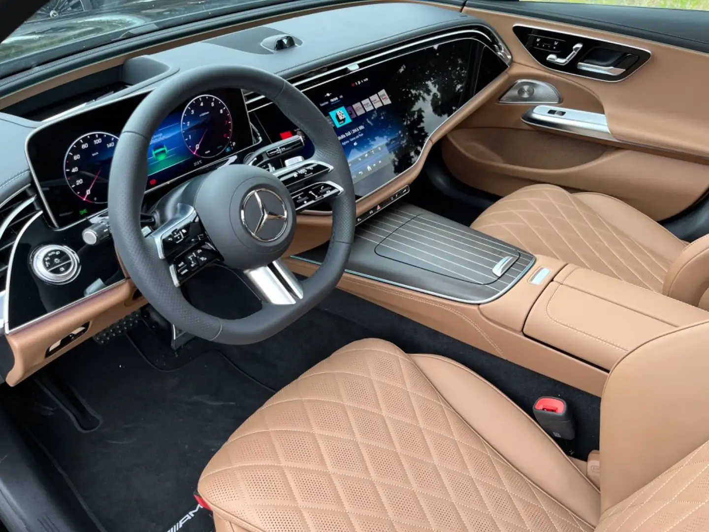 Mercedes-Benz E 200 E200 *AMG*Pano*Memory*Superscreen*Head-Up*Night* Schwarz - 1