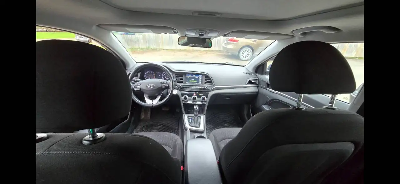 Hyundai ELANTRA снимка Hyundai ELANTRA