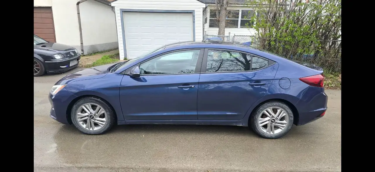 Hyundai ELANTRA снимка Hyundai ELANTRA