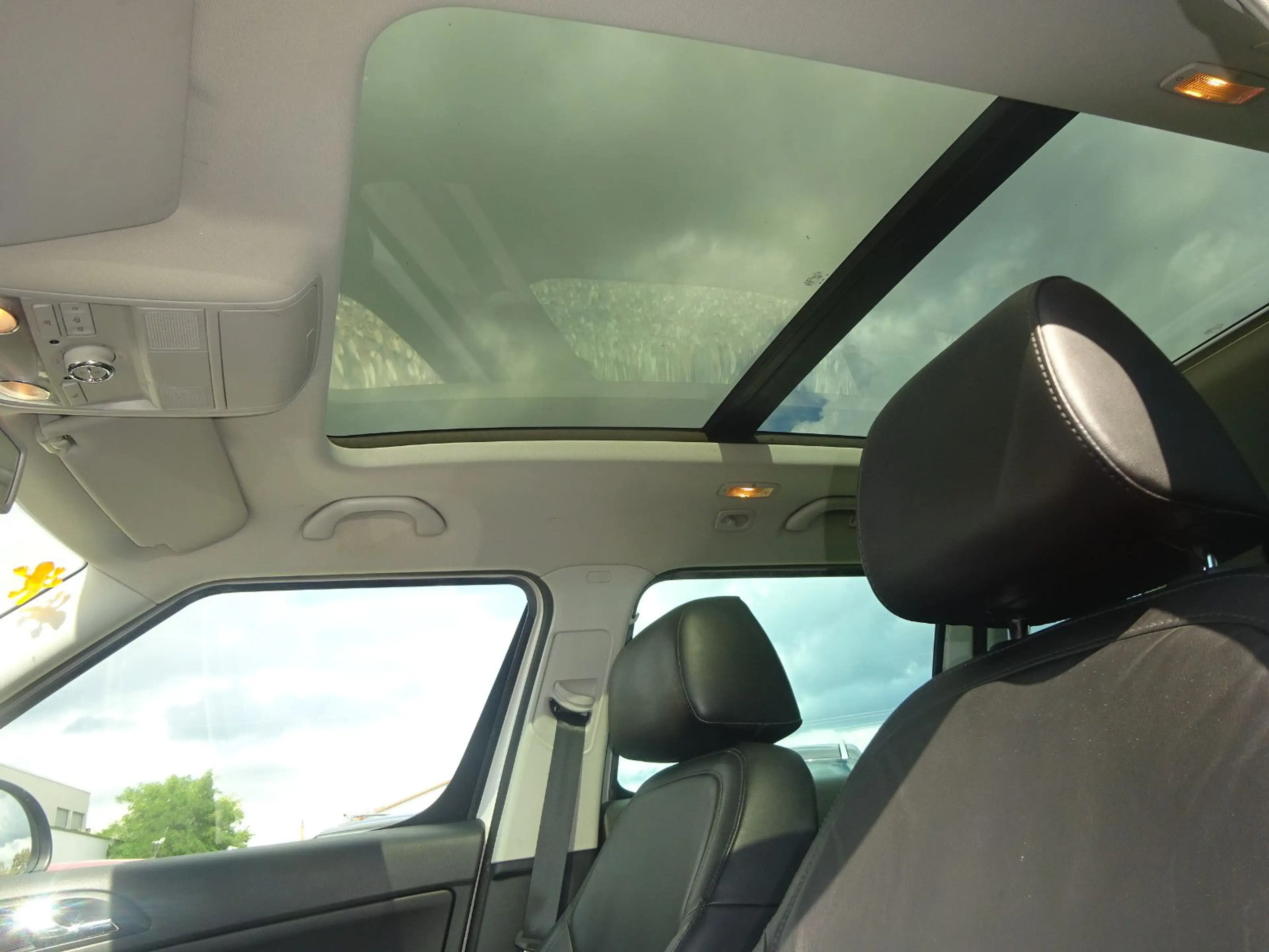Skoda Yeti 1.2 TSI DSG Elegance — photo 9