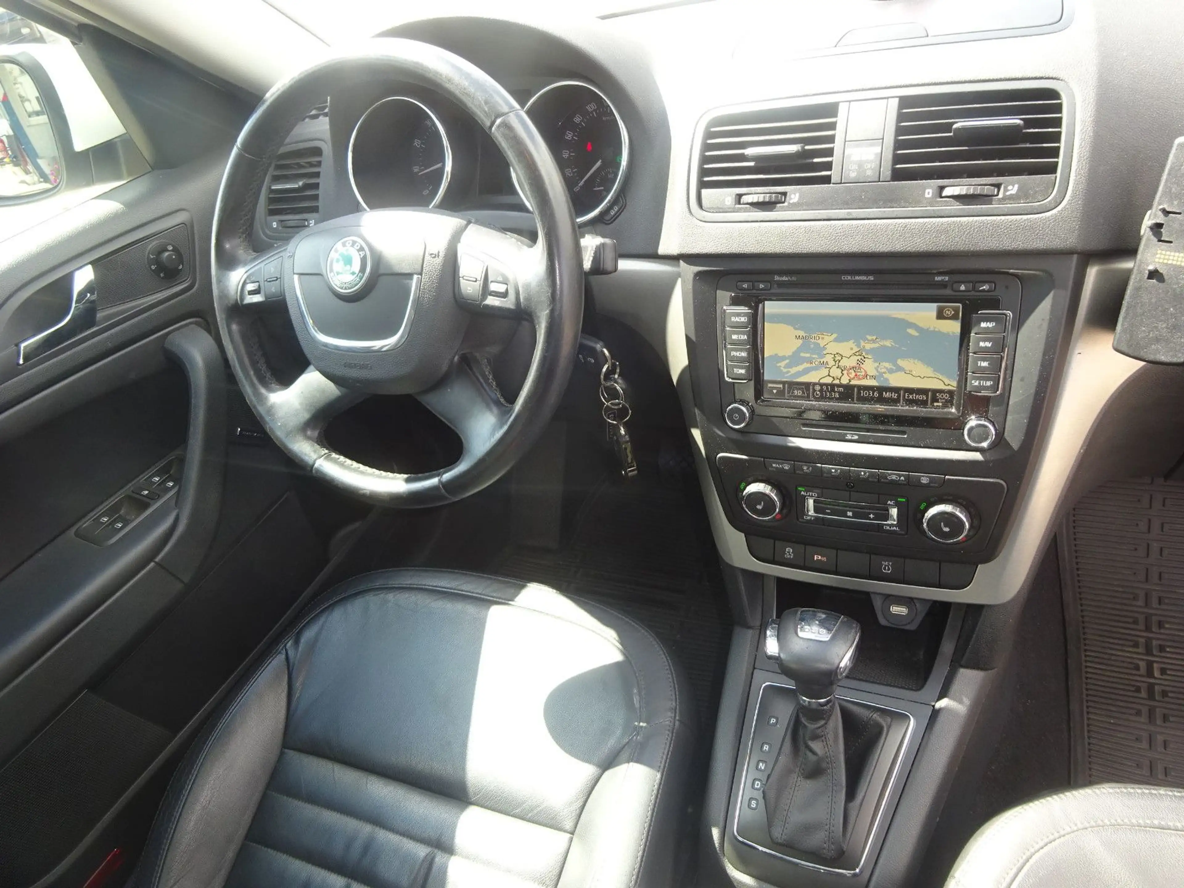 Skoda Yeti 1.2 TSI DSG Elegance — photo 14