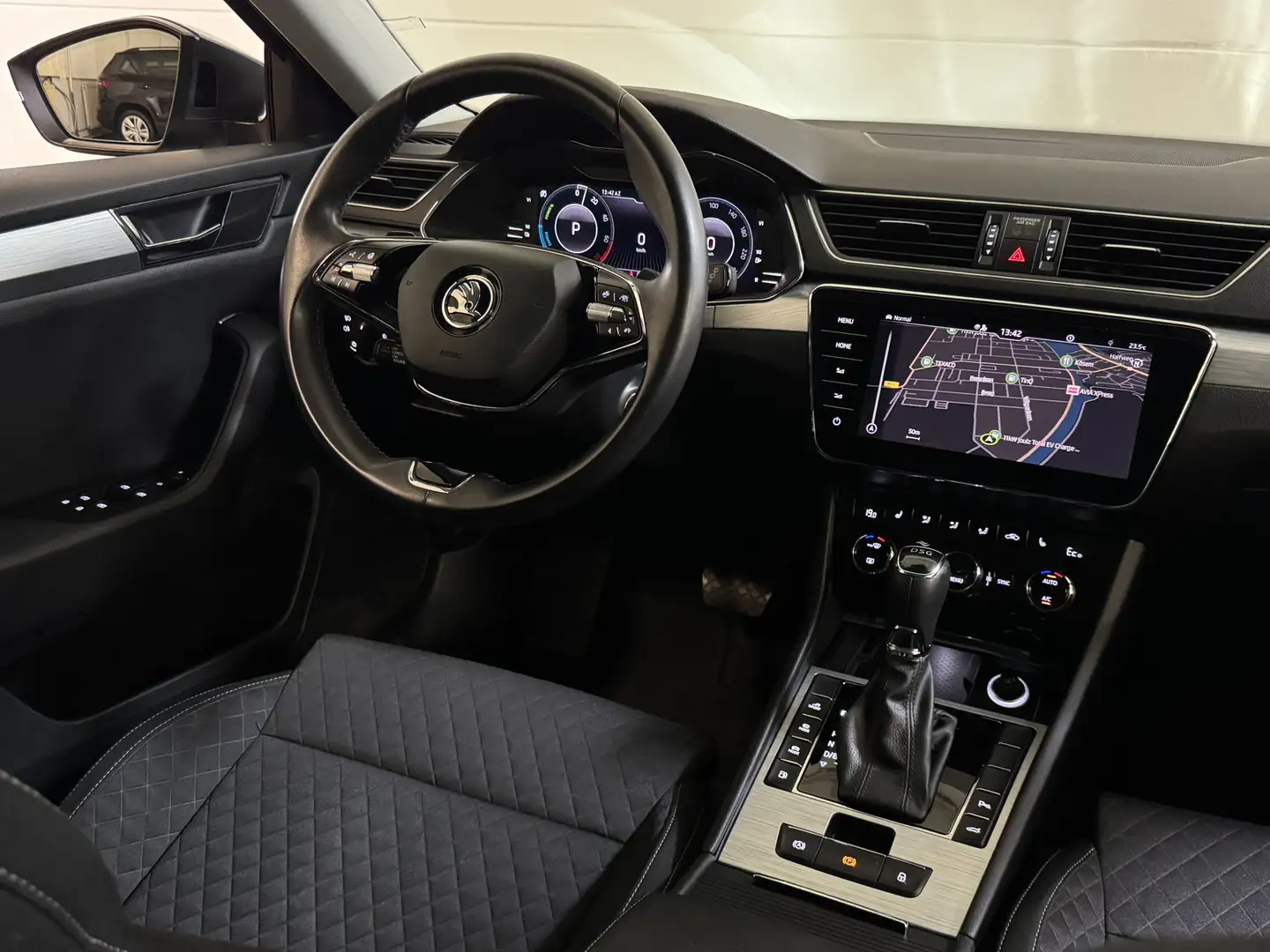 Skoda Superb Combi iV TSI 218PK [PHEV] BUSINESS VIRTUAL/CAMERA/ Grau - 2
