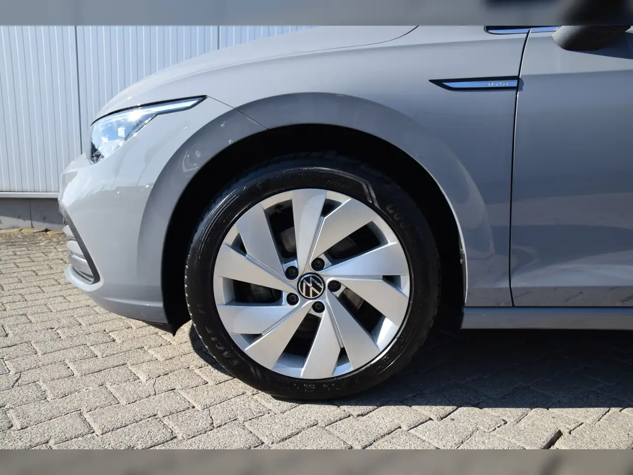 Volkswagen Golf VIII TSI Style AHK - LED - Navi - RearView 5