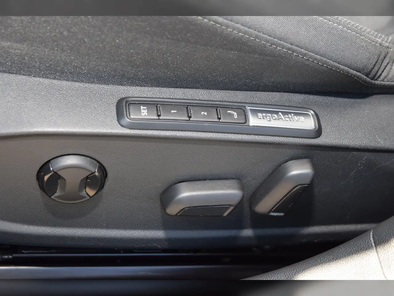 Volkswagen Golf VIII TSI Style AHK - LED - Navi - RearView 10