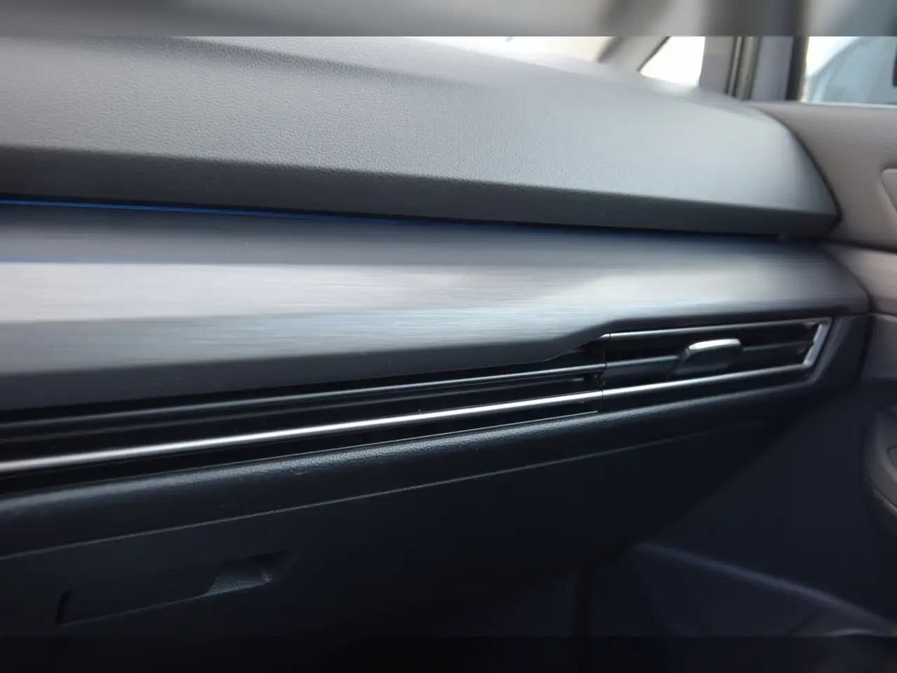 Volkswagen Golf VIII TSI Style AHK - LED - Navi - RearView 17
