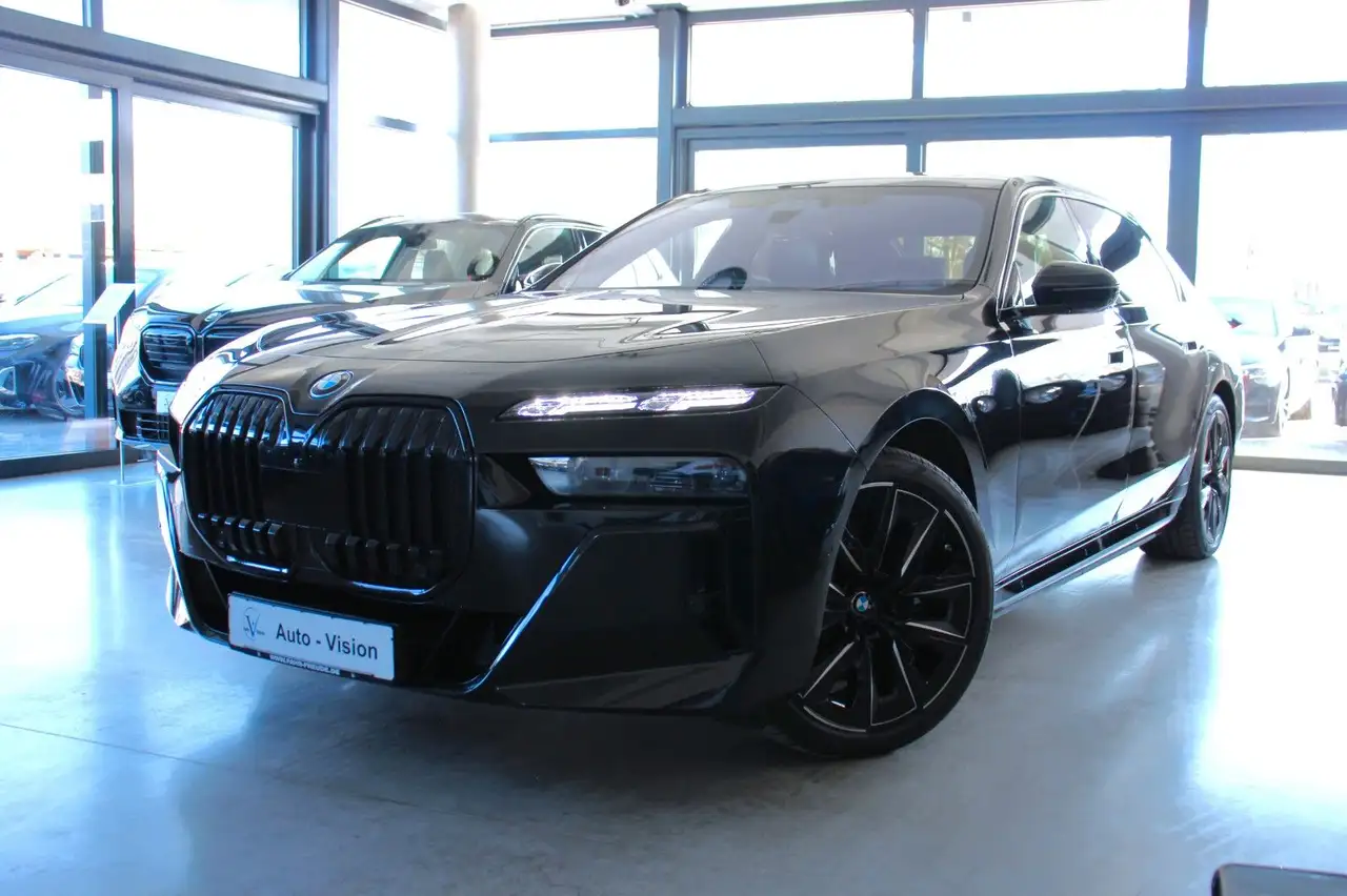 BMW i7