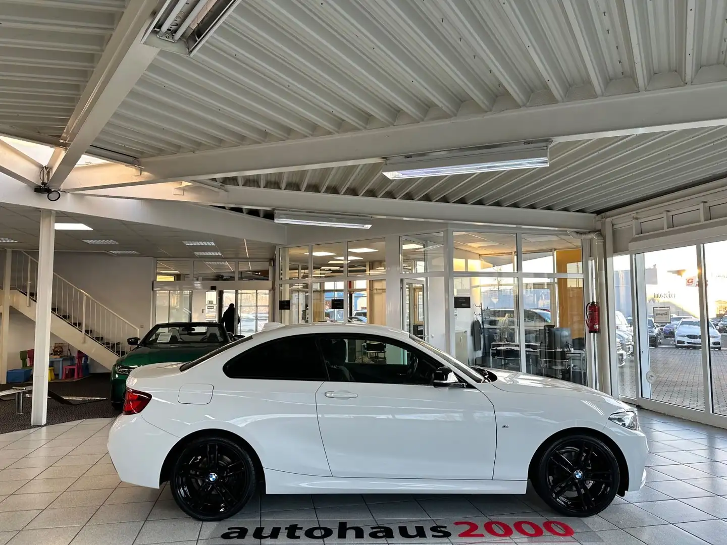 BMW 218 i Coupe M Sport LED/NAVI/PDC V-H/TEMPO. Blanc - 2