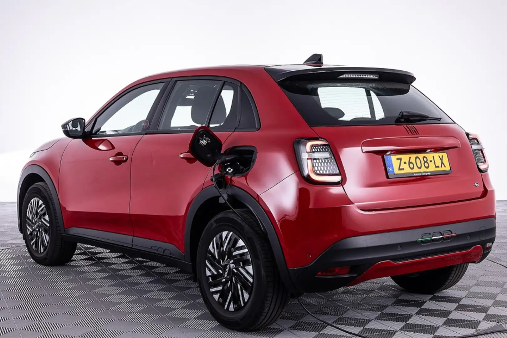 Fiat 600 RED 54 kWh ✅ 1e Eigenaar Rood - 2