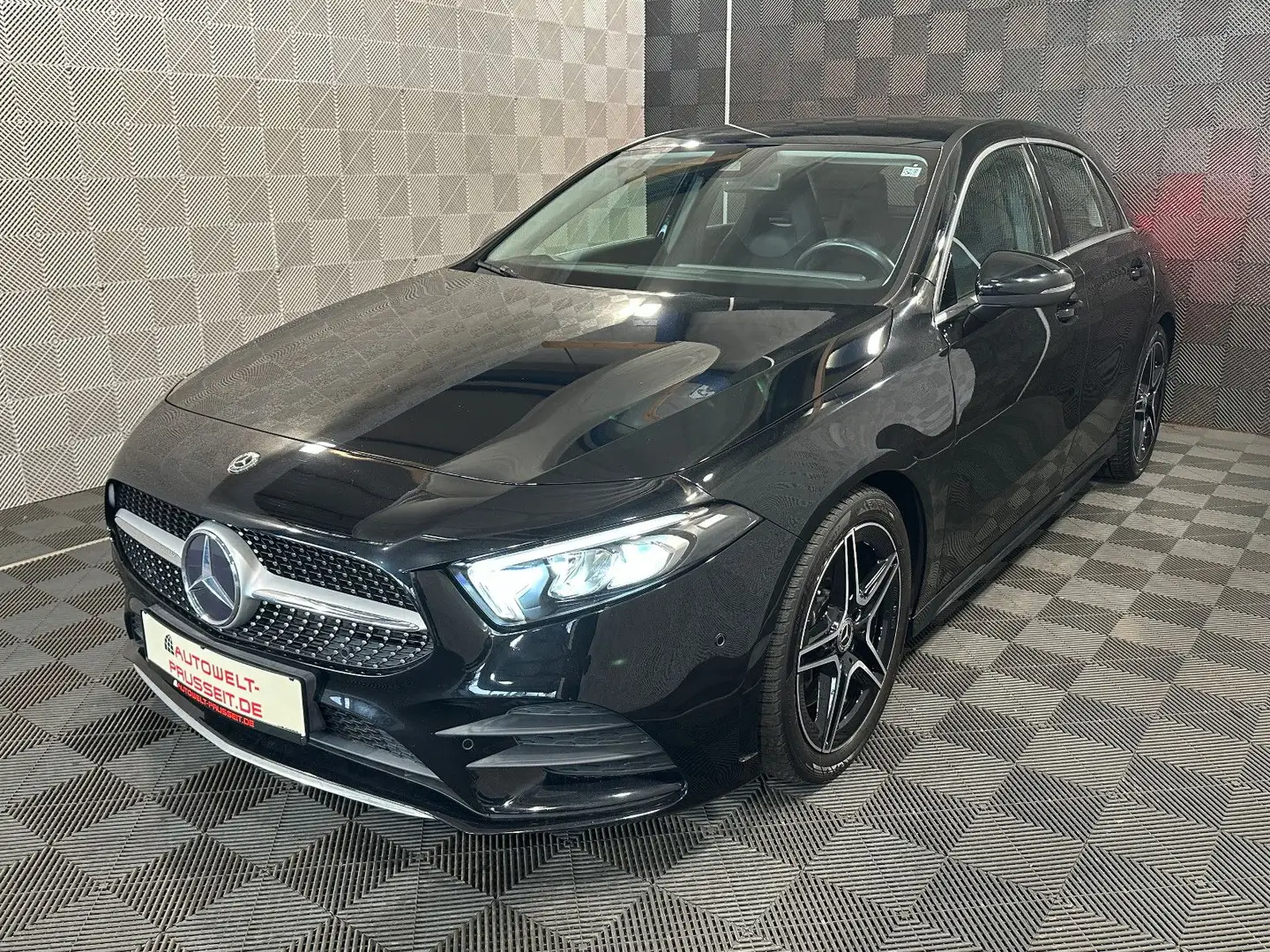 Mercedes-Benz A 250 *AMG LINE*LED-SHZ-NAV-SPUR-TEMPO-MBUX-SP.SZ Schwarz - 2