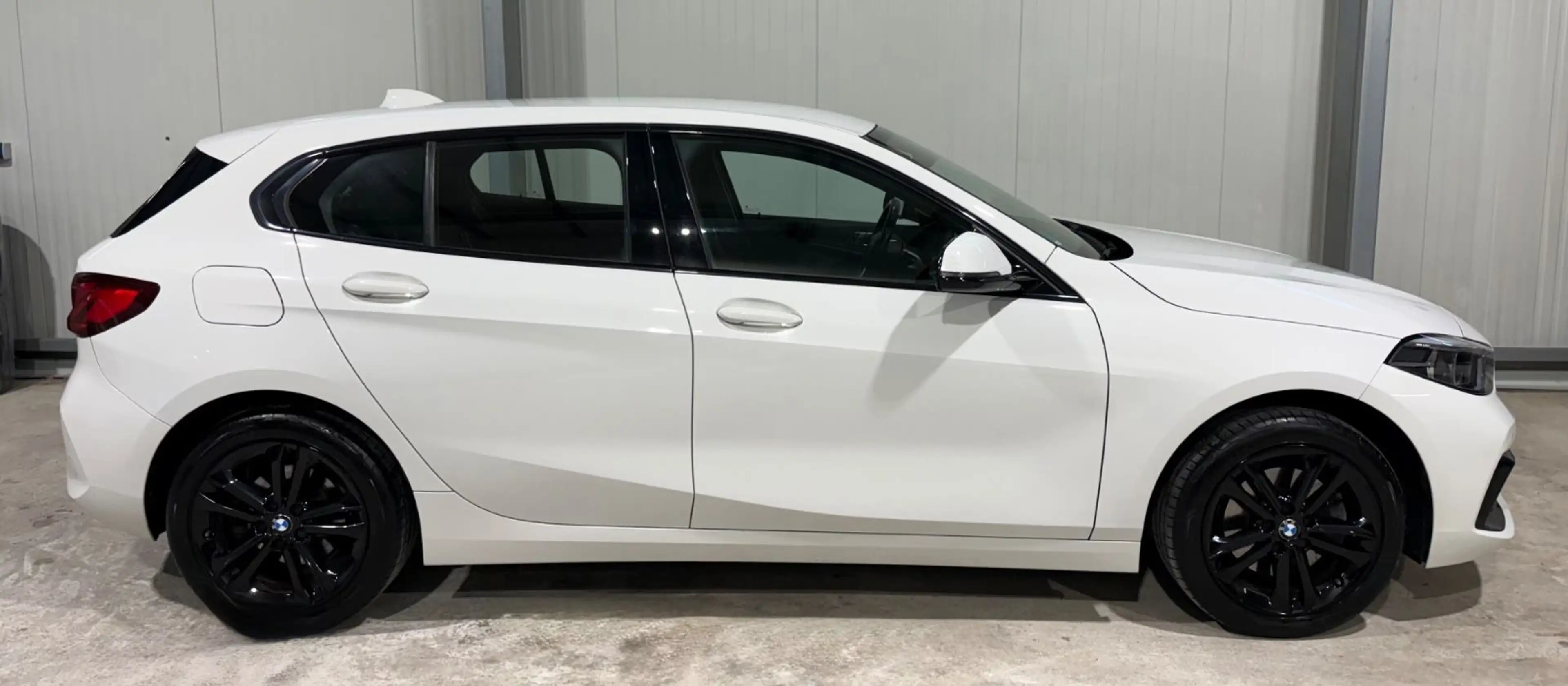 BMW 118 i Sport Line Aut, LED, Navi, digitales Tacho — photo 3