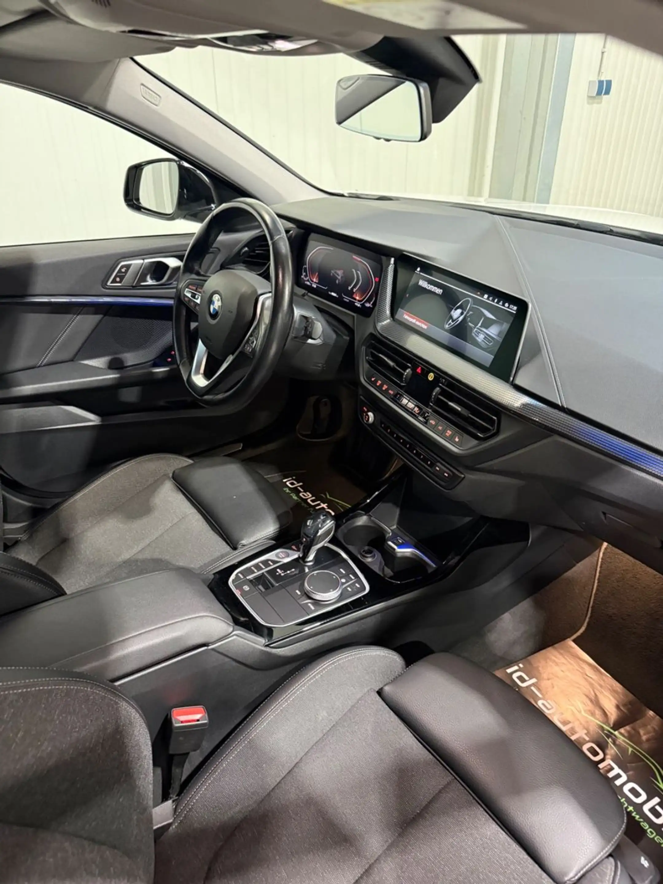 BMW 118 i Sport Line Aut, LED, Navi, digitales Tacho — photo 9