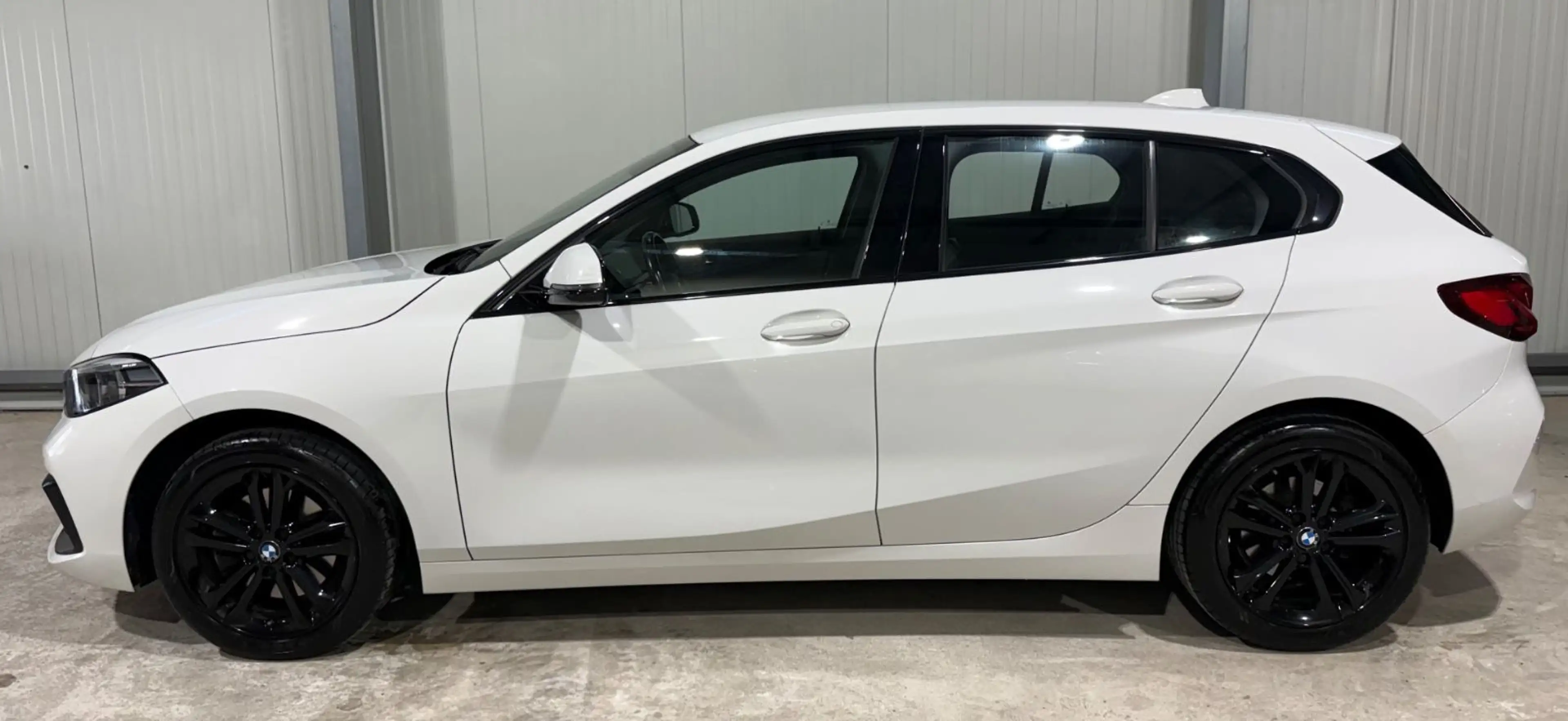 BMW 118 i Sport Line Aut, LED, Navi, digitales Tacho — photo 4