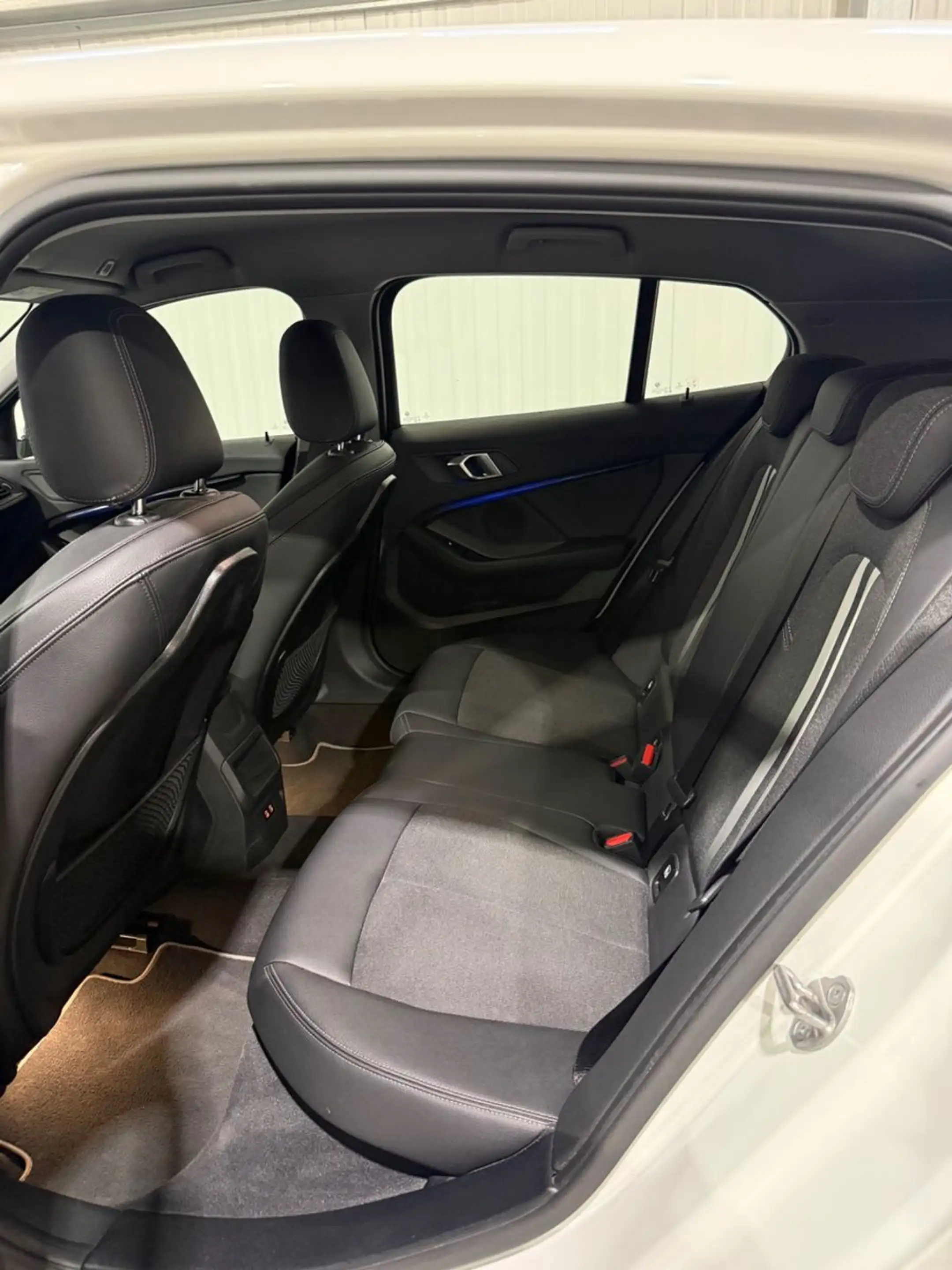 BMW 118 i Sport Line Aut, LED, Navi, digitales Tacho — photo 11