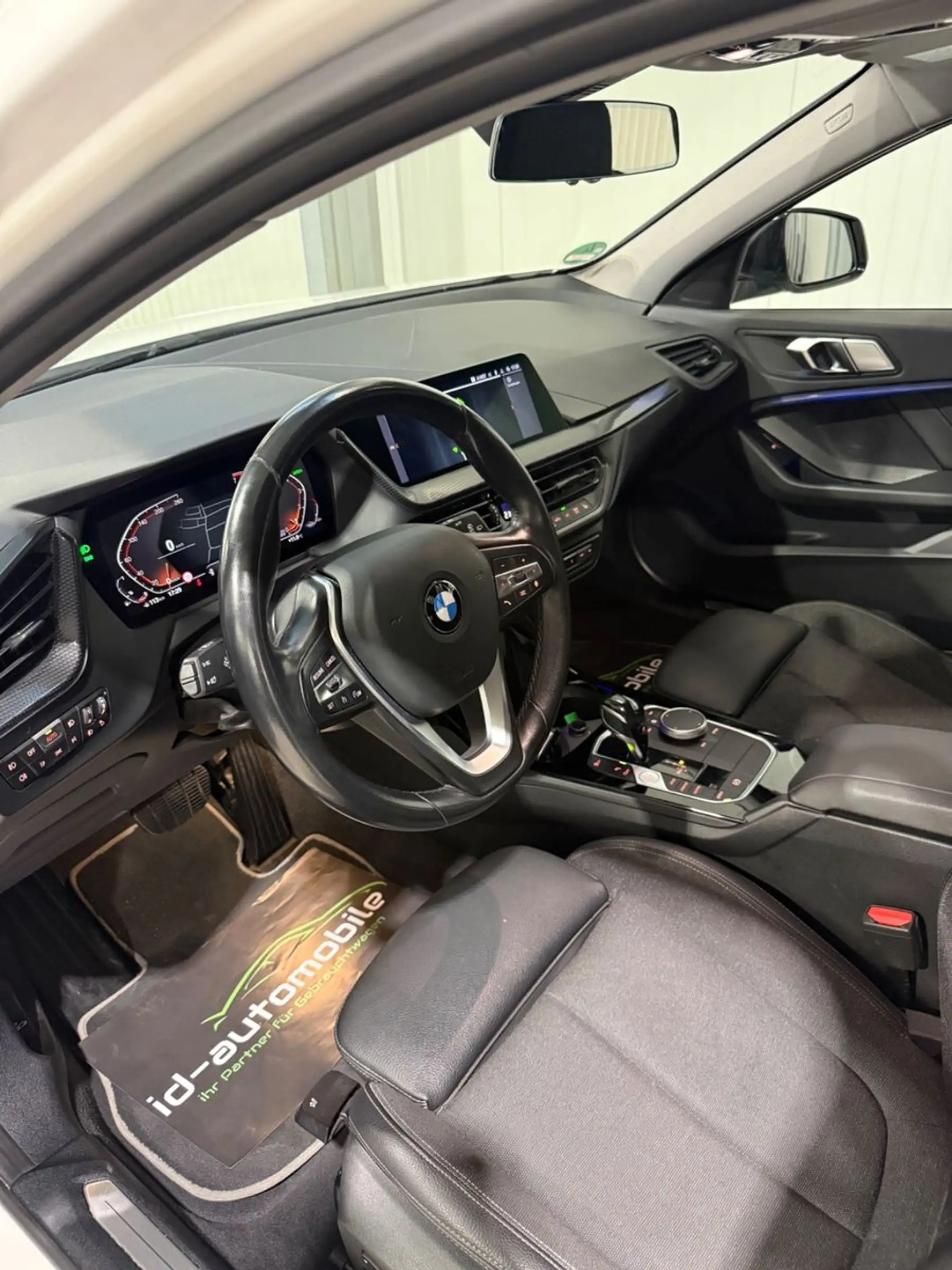 BMW 118 i Sport Line Aut, LED, Navi, digitales Tacho — photo 7
