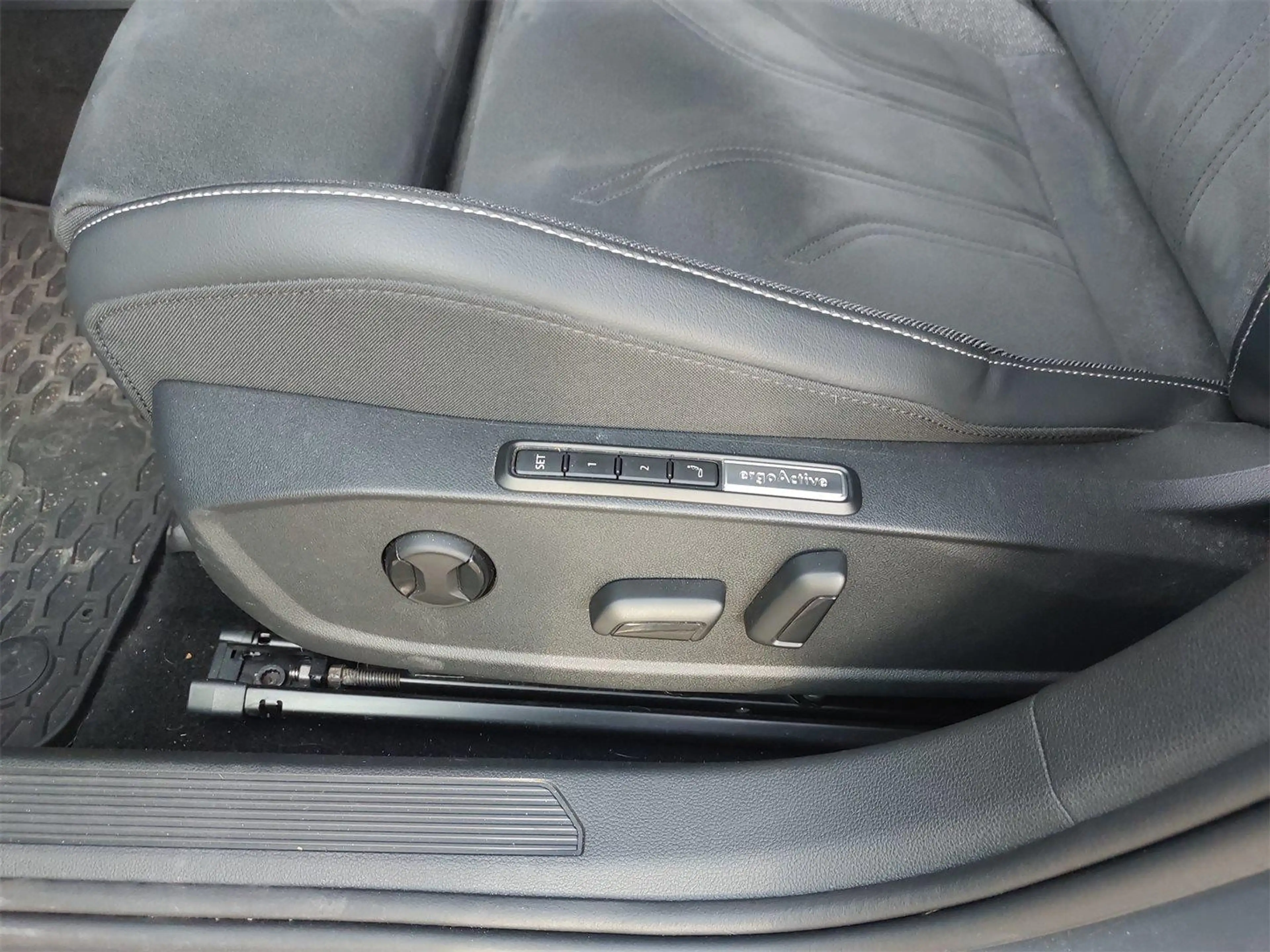 Volkswagen Golf R abbit mHEV DSG — photo 16