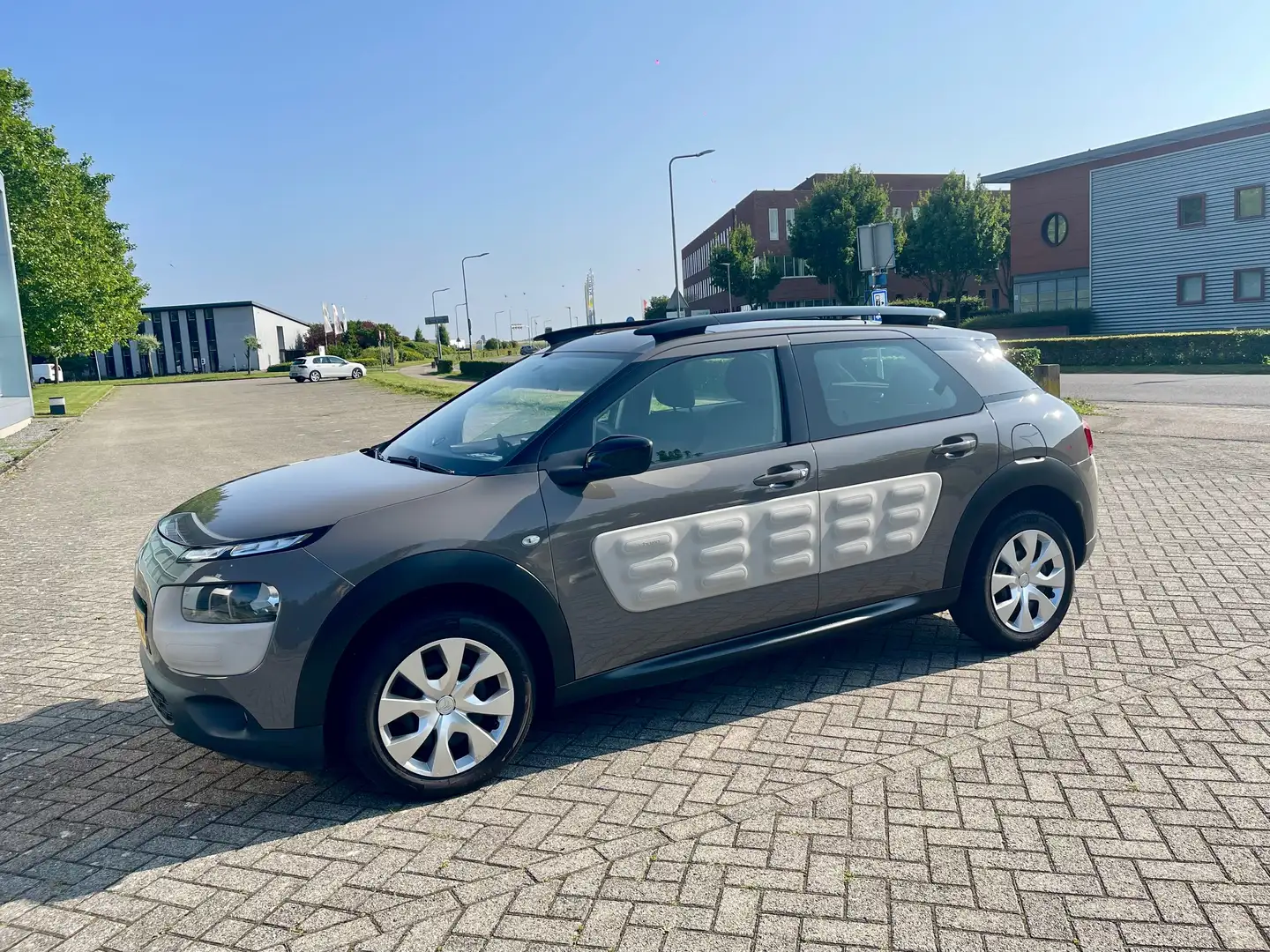 Citroen C4 Cactus C4 Cactus 1.2 e-VTi Feel Brun - 1