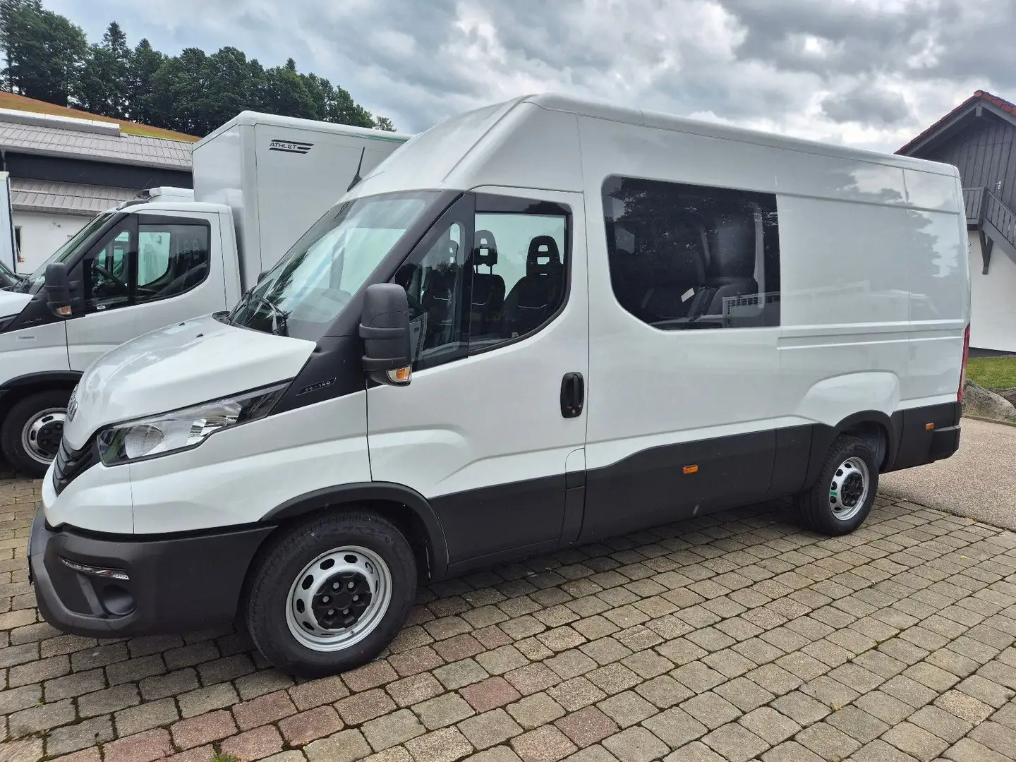 Iveco DAILY 35S14 7-Sitzer DOKA Blanc - 2