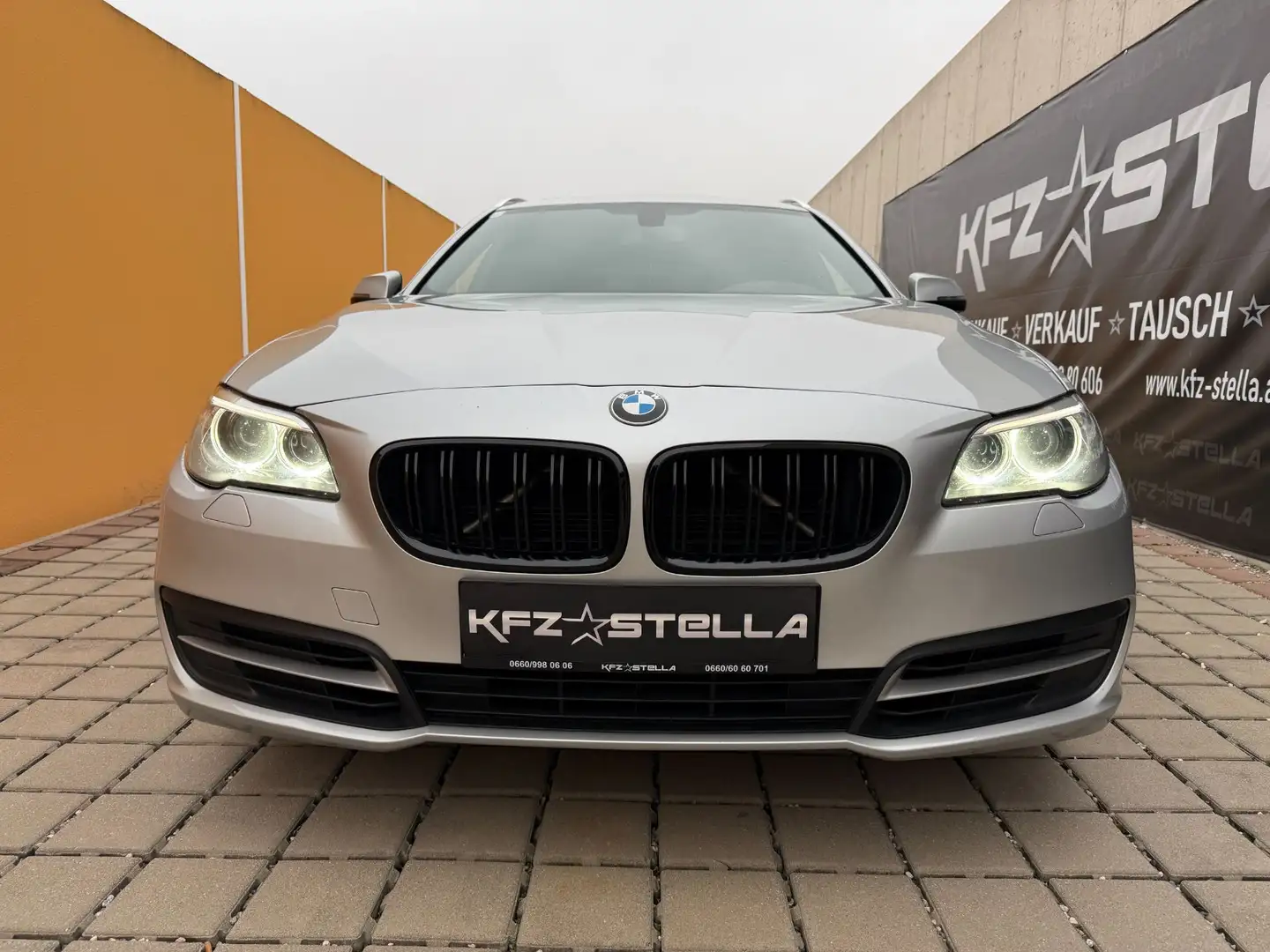BMW 520 5er 520d Touring LCI B47 / Pano / Ambiente Silber - 2