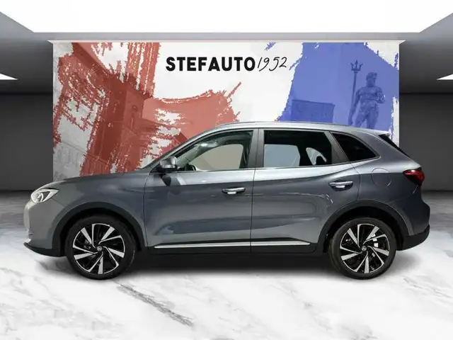 MG ZS view 3