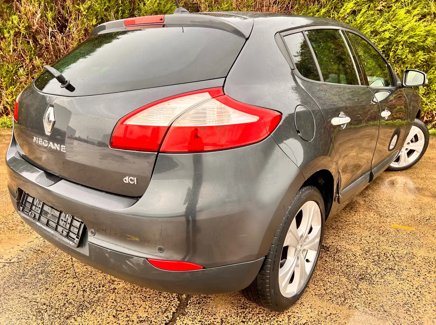 Renault Megane 1.5 dci / AUTOMATIQUE / Prêt à immatriculer Grijs - 2