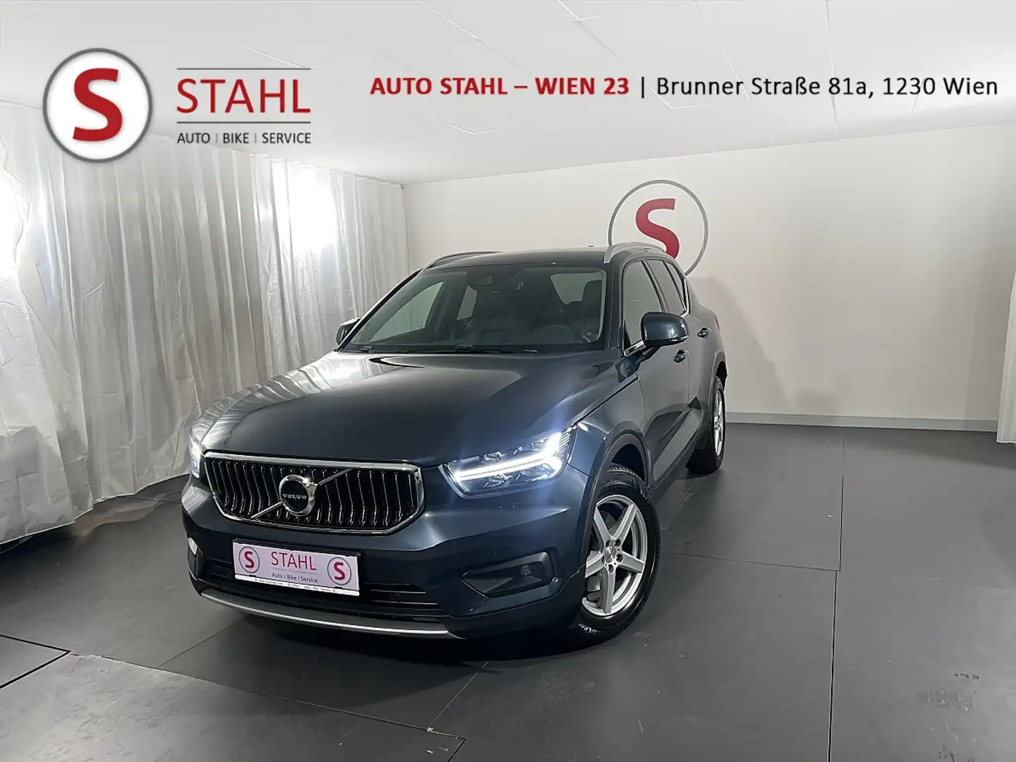 Volvo XC40 D4 Inscription AWD Geartronic Blau - 1