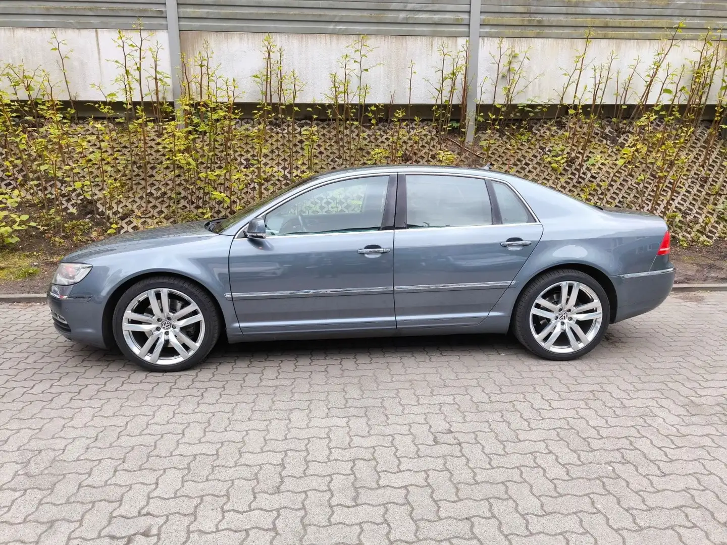 Volkswagen Phaeton Phaeton 3.0 V6 TDI DPF 4MOTION Automatik(5 Sitzer) Modrá - 1