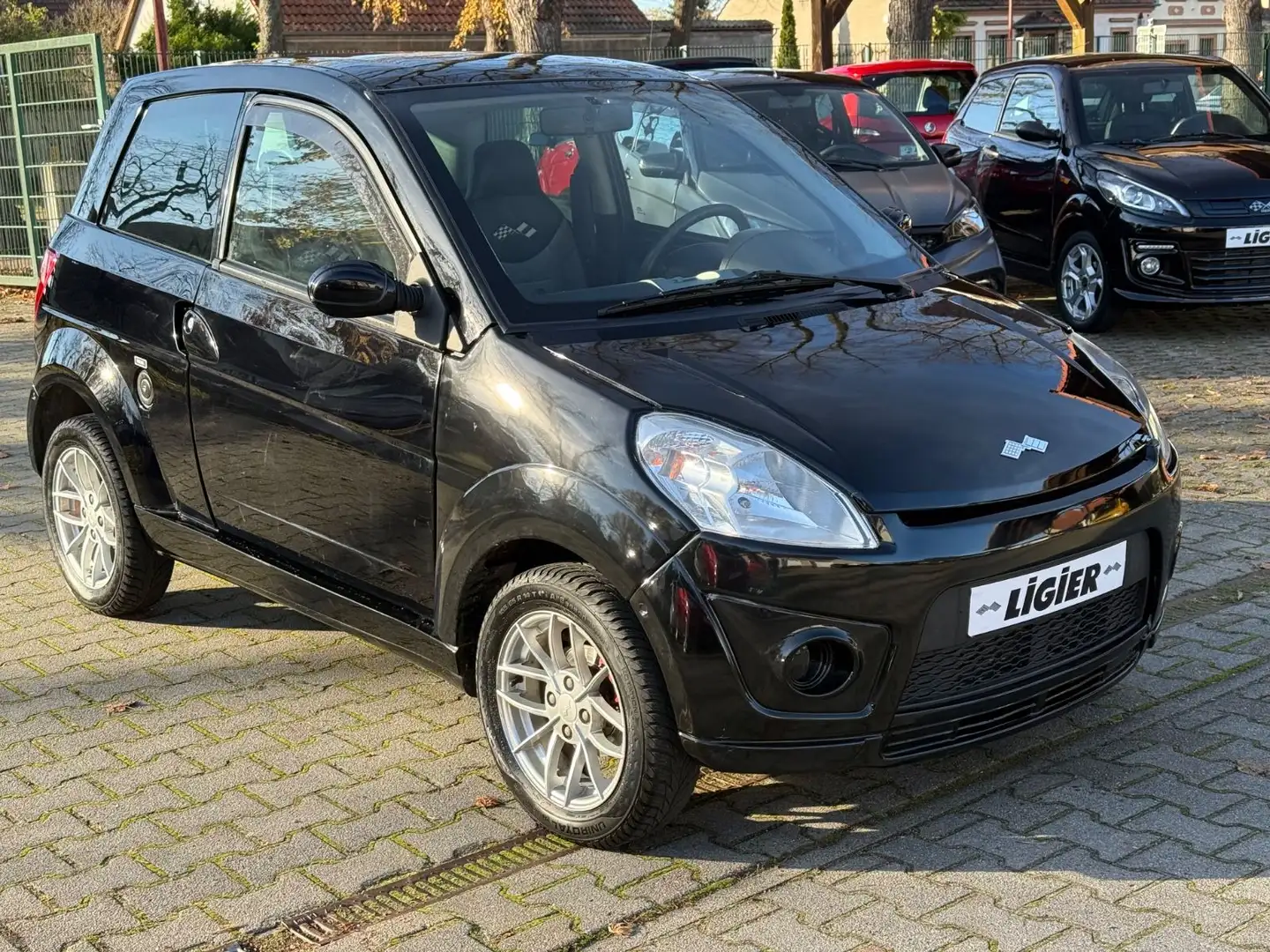Ligier IXO Mopedauto 45 KM/H L6e Schwarz - 1