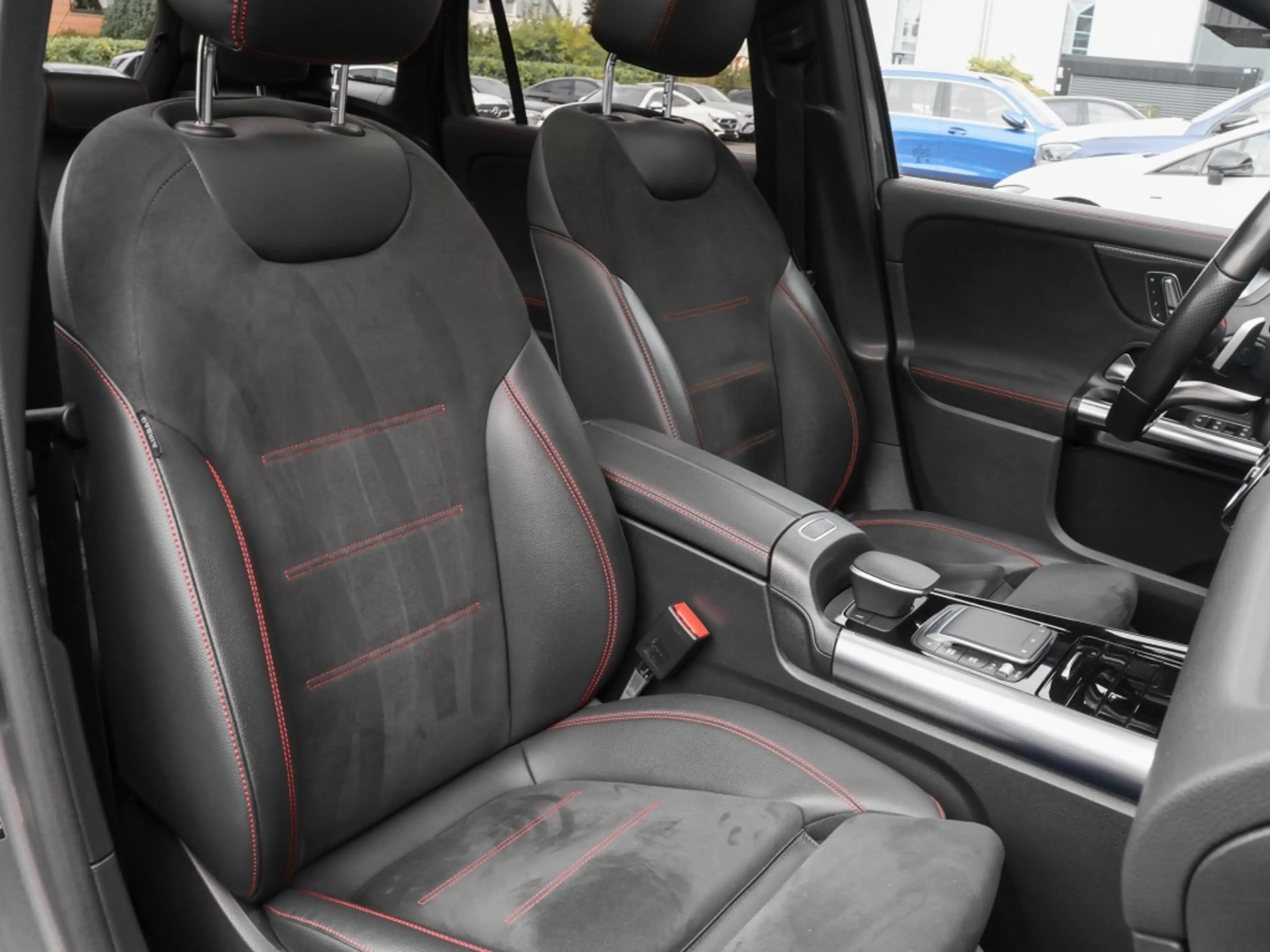 Mercedes-Benz A 35 AMG GL 4M AMG-Sport/Pano/AHK/Ambi/StdHz/20" — photo 6