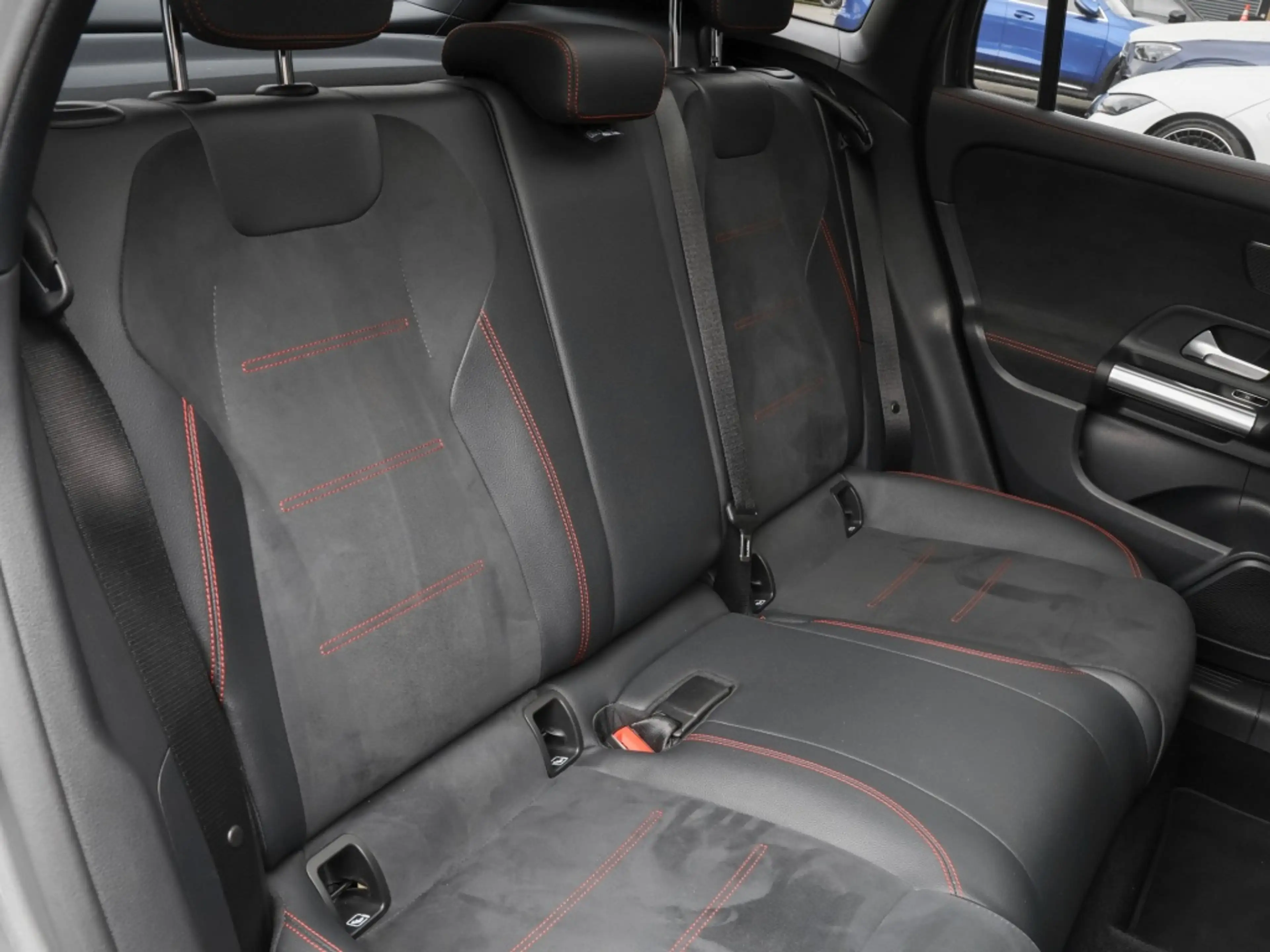 Mercedes-Benz A 35 AMG GL 4M AMG-Sport/Pano/AHK/Ambi/StdHz/20" — photo 5